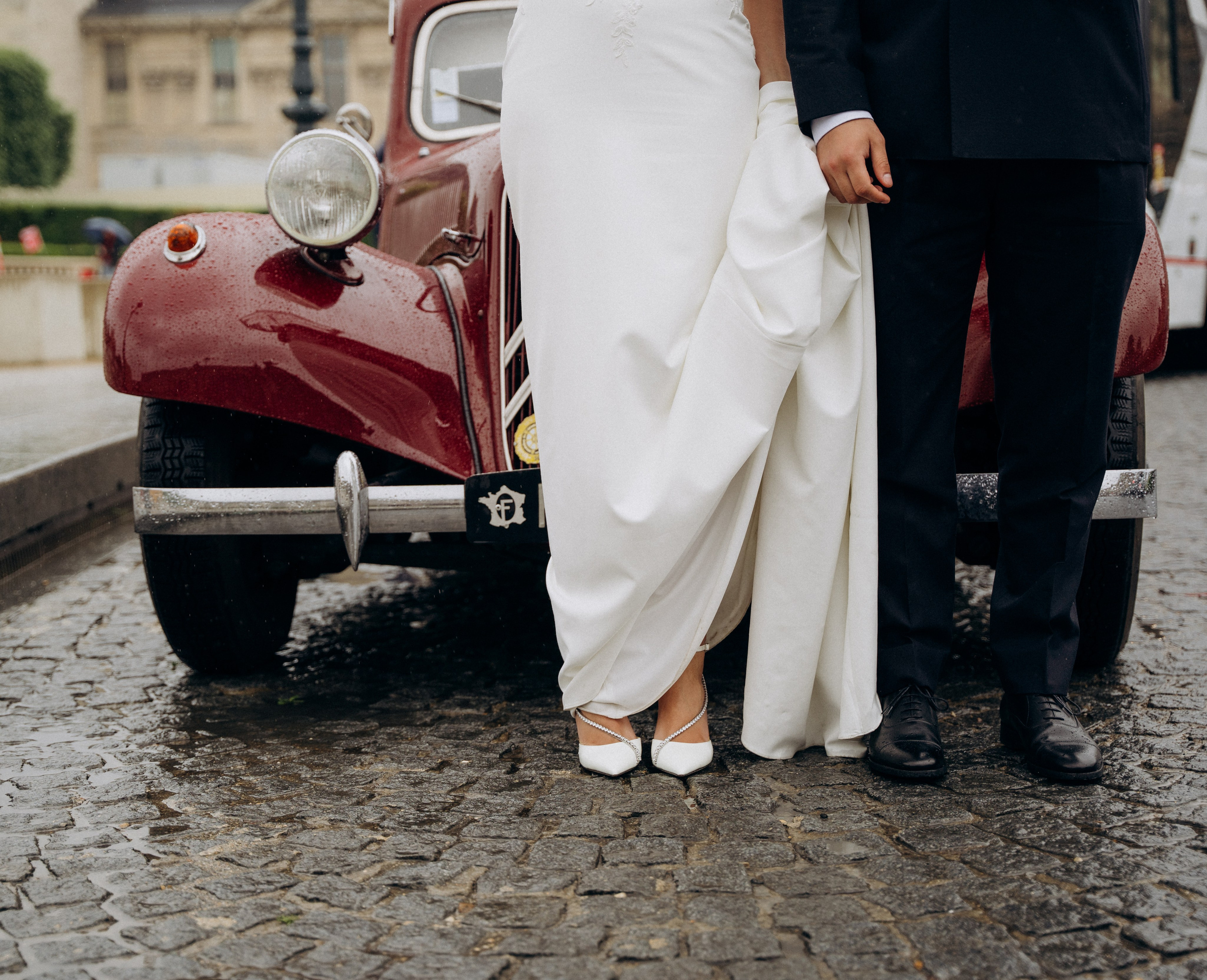 Wedding photo shoot in France_Cabriolet_Paris. Professional photographer in Paris — Shybitska Iryna