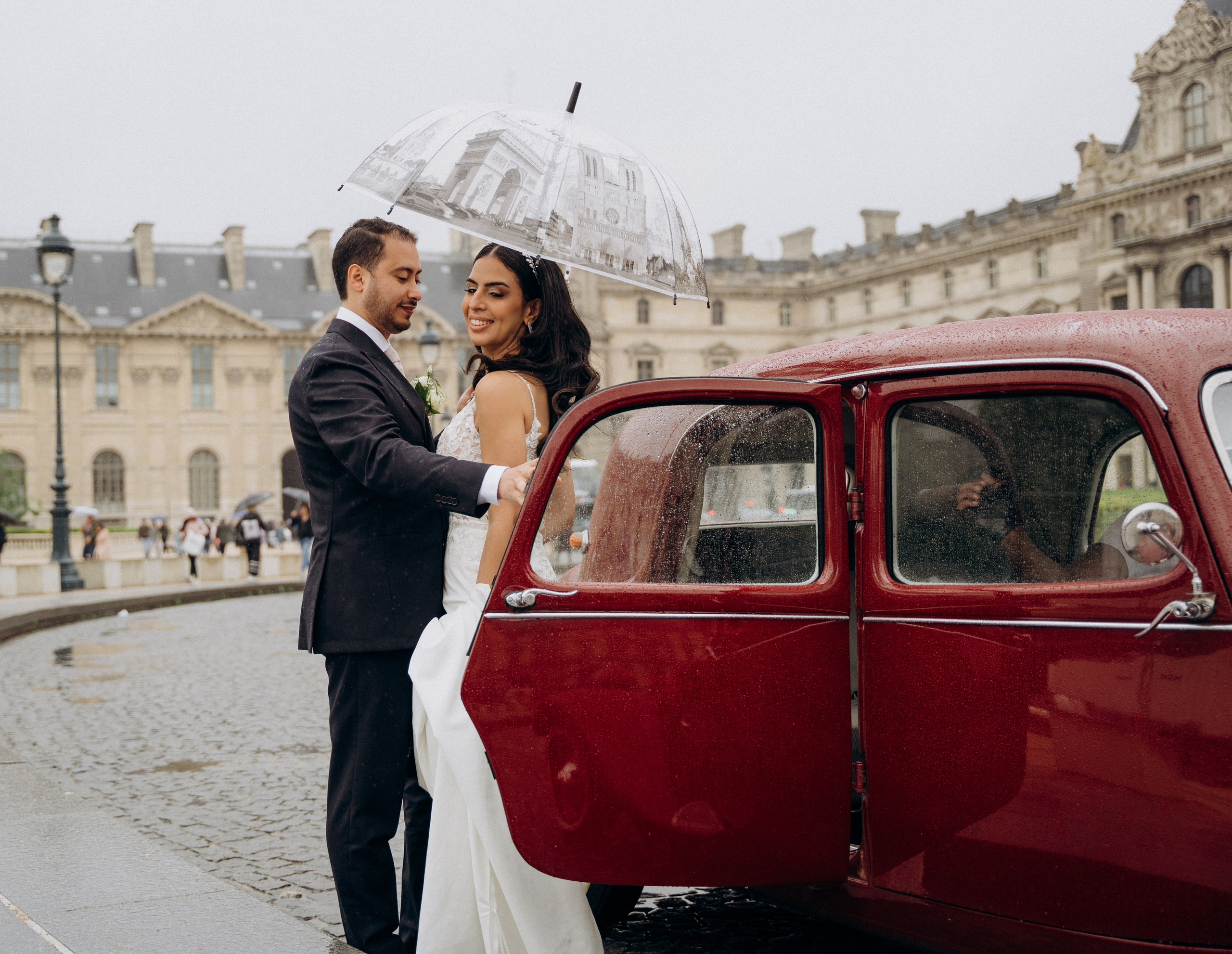 Wedding photo shoot in France_Cabriolet_Paris. Professional photographer in Paris — Shybitska Iryna