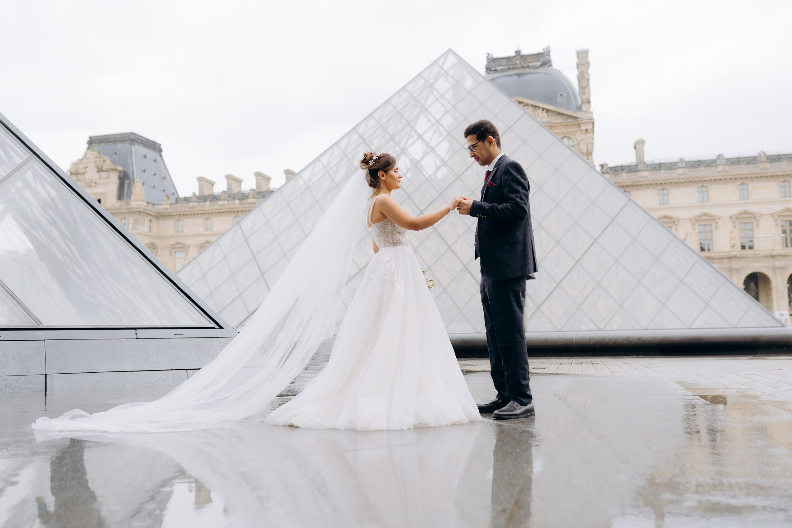 Wedding photo shoot. Professional photographer in Paris — Shybitska Iryna