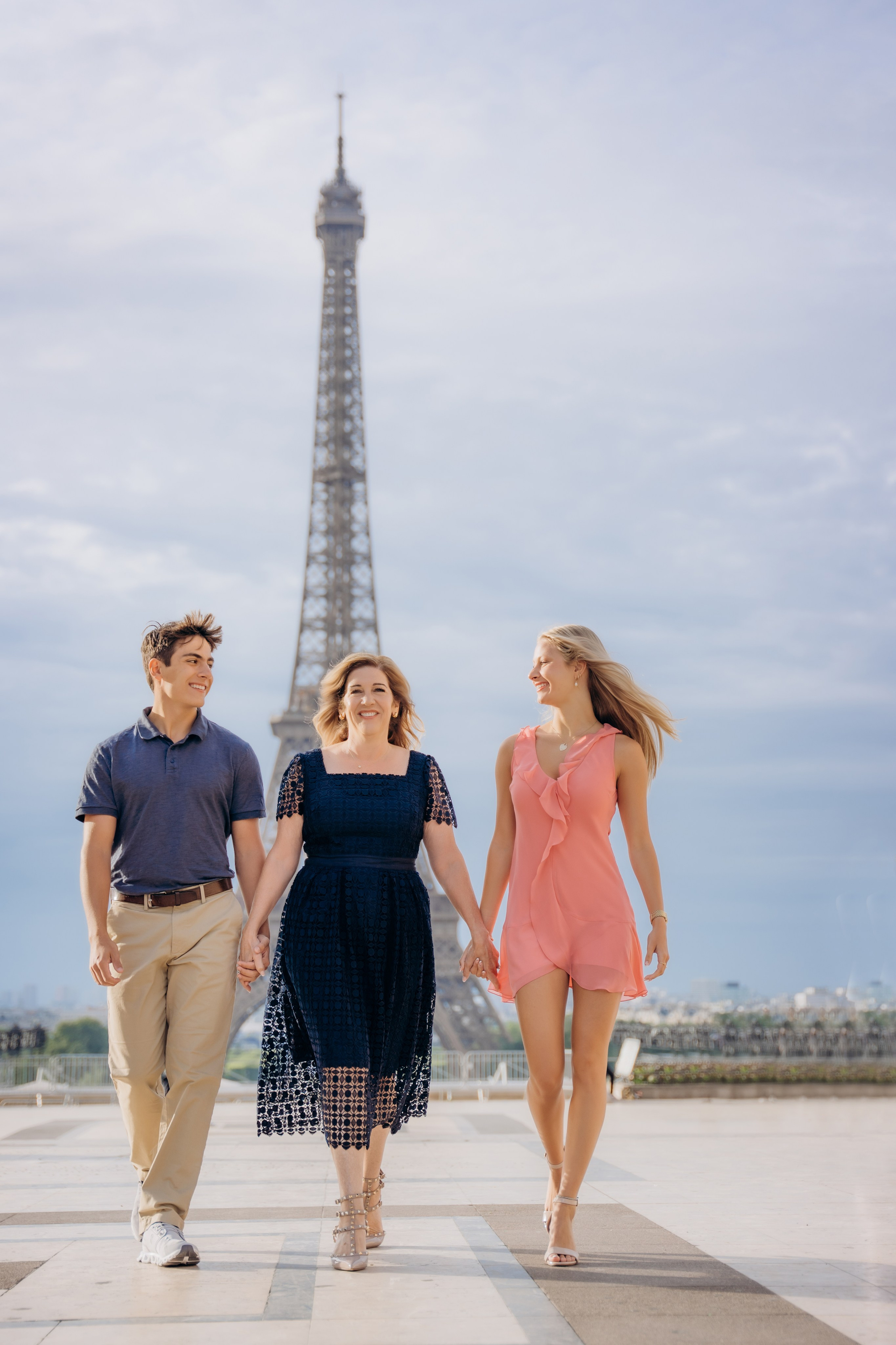 Family photo shoot. Paris. Professional photographer in Paris — Shybitska Iryna
