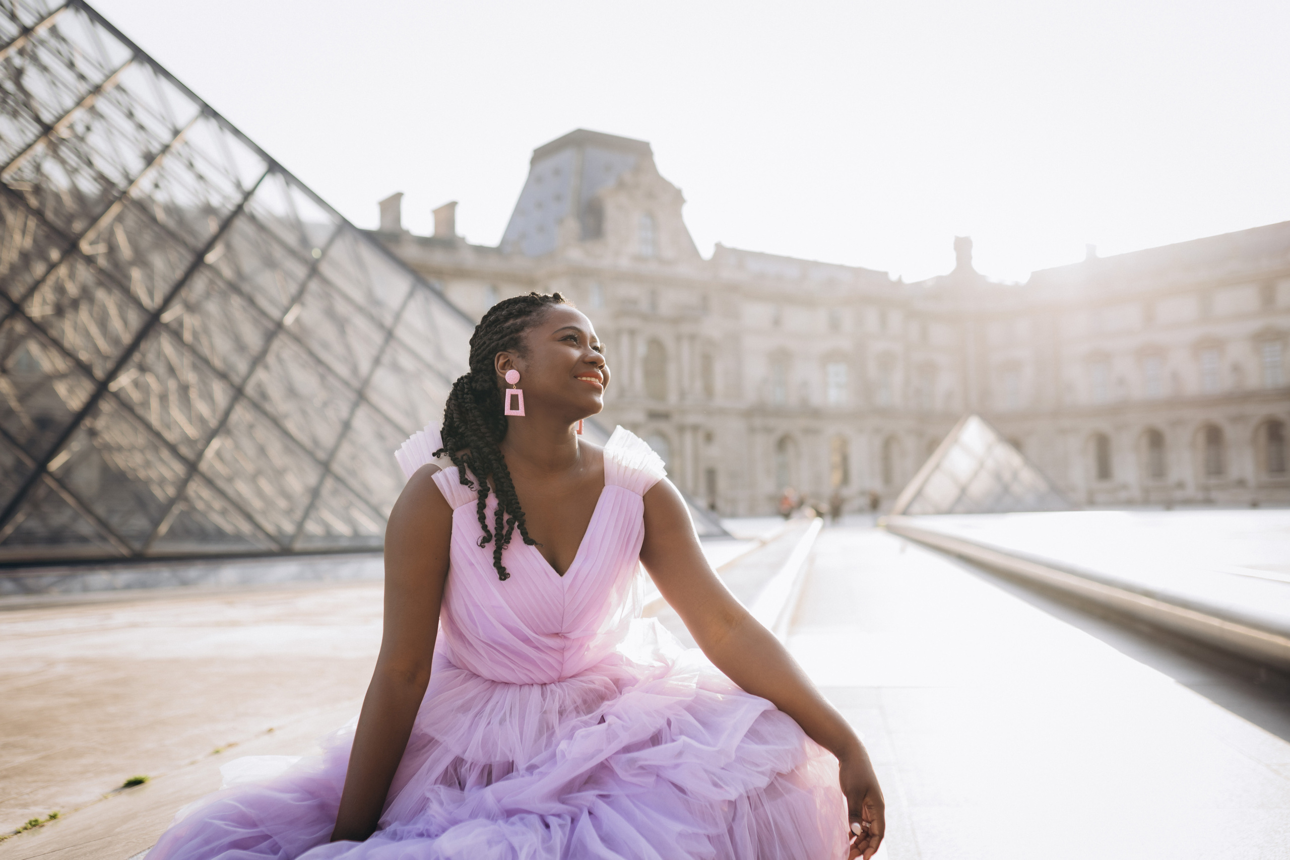 Family photo session in Paris — Louvre — Eiffel Tower. Professional photographer in Paris — Shybitska Iryna