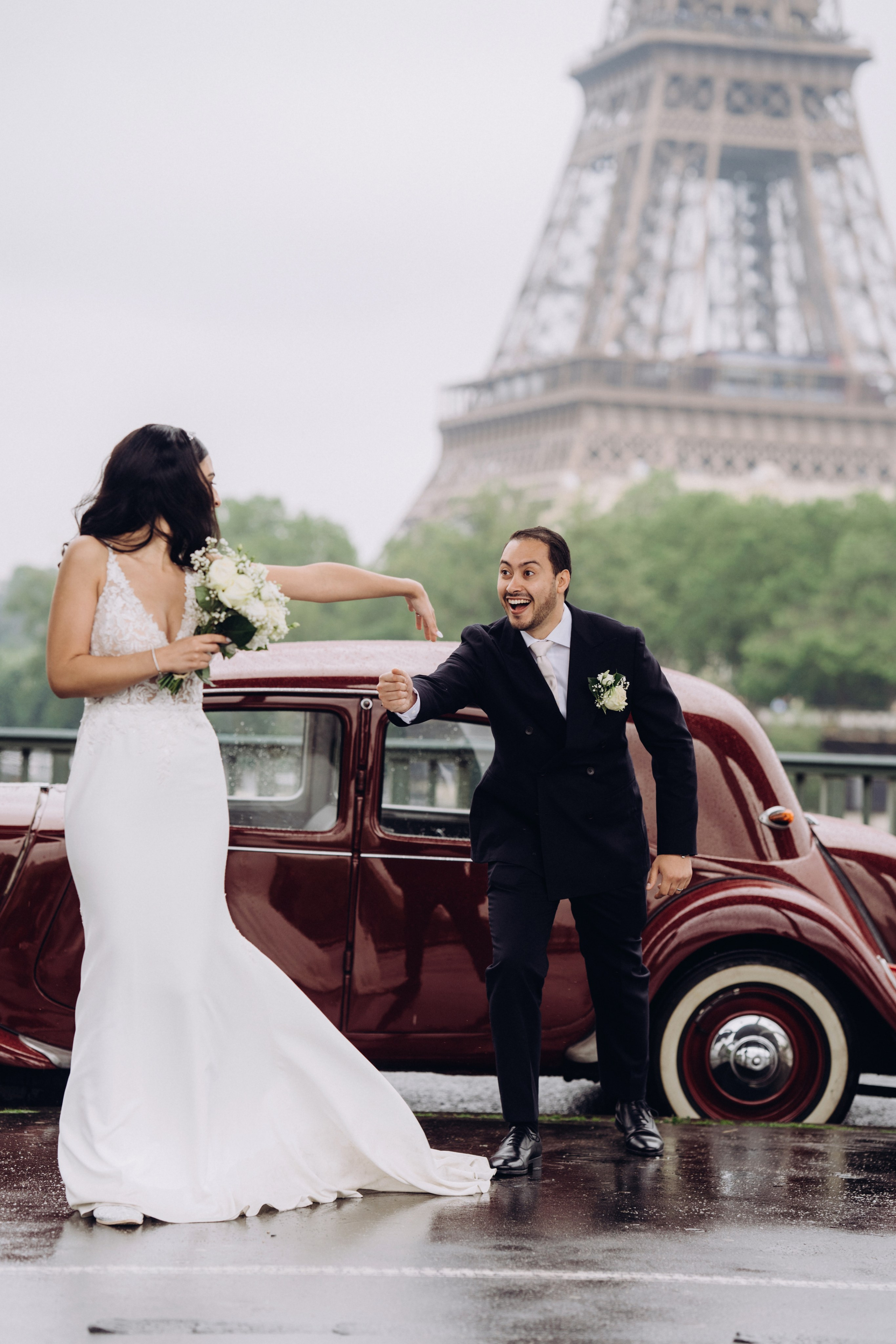 Wedding photo shoot in France_Cabriolet_Paris. Professional photographer in Paris — Shybitska Iryna