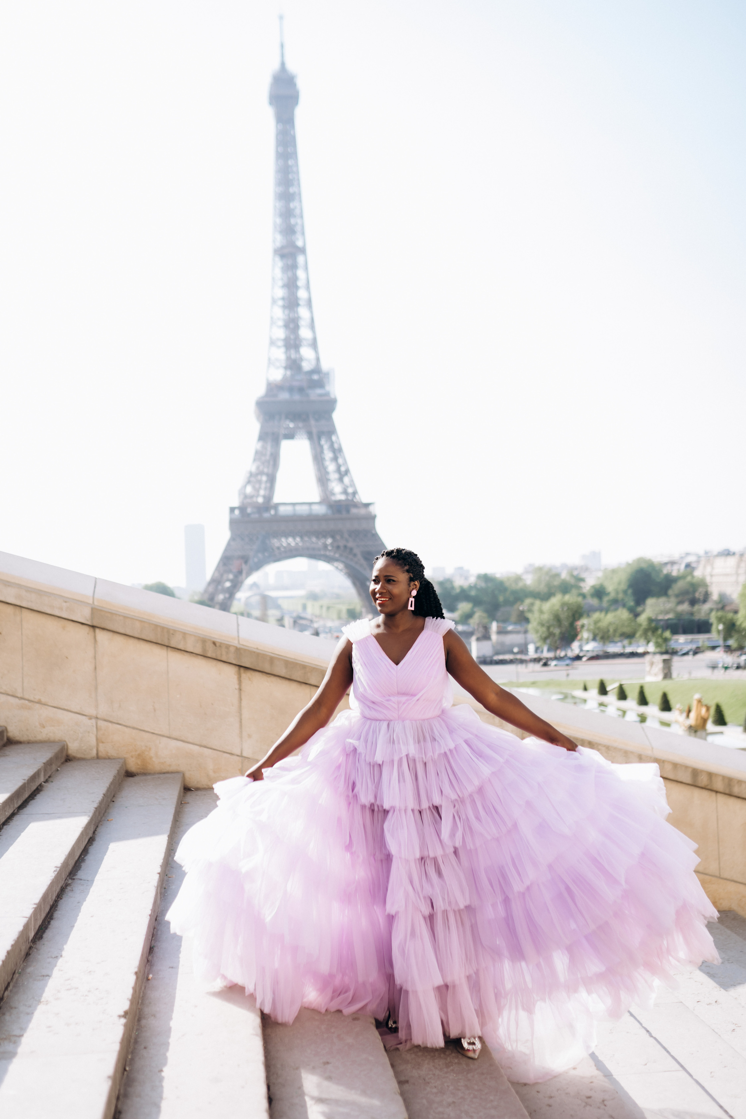 Family photo session in Paris — Louvre — Eiffel Tower. Professional photographer in Paris — Shybitska Iryna