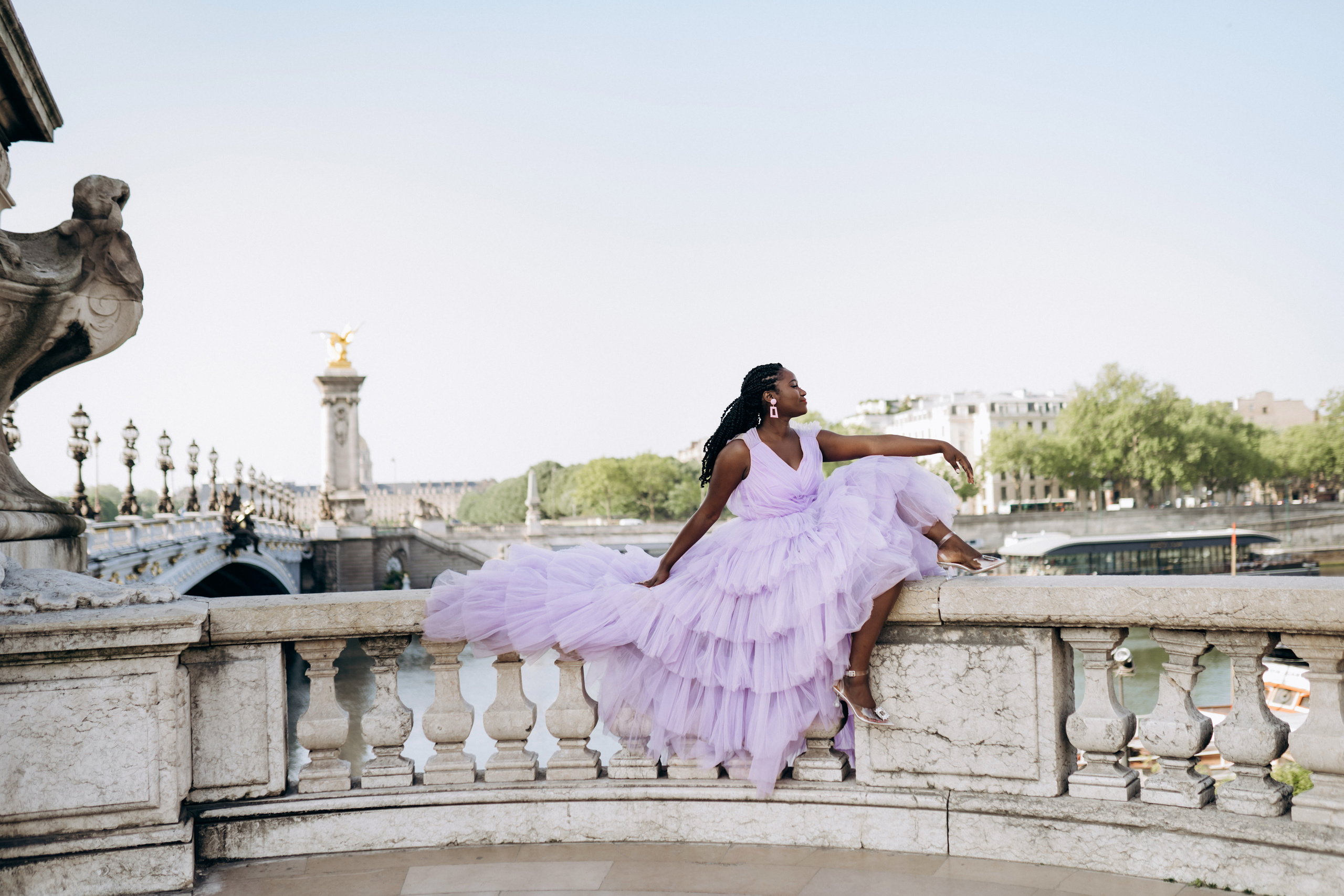 Family photo session in Paris — Louvre — Eiffel Tower. Professional photographer in Paris — Shybitska Iryna