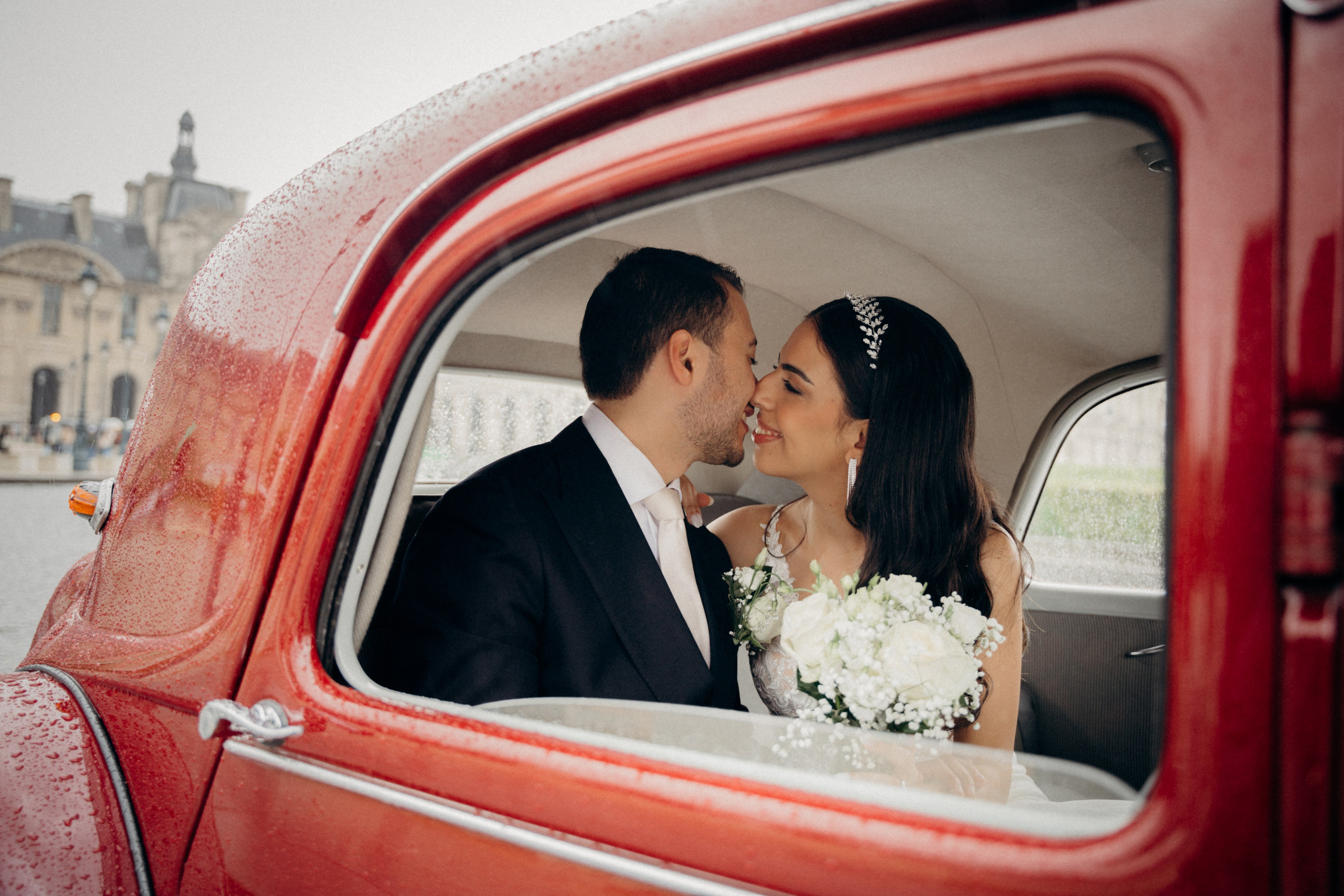 Wedding photo shoot in France_Cabriolet_Paris. Professional photographer in Paris — Shybitska Iryna