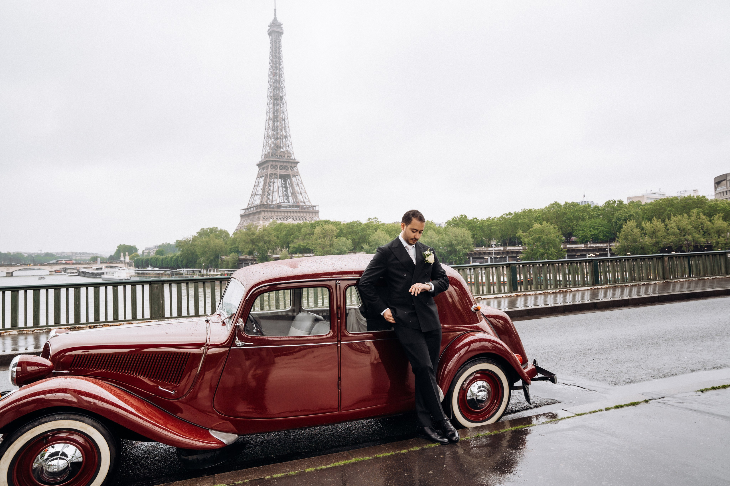 Wedding photo shoot in France_Cabriolet_Paris. Professional photographer in Paris — Shybitska Iryna
