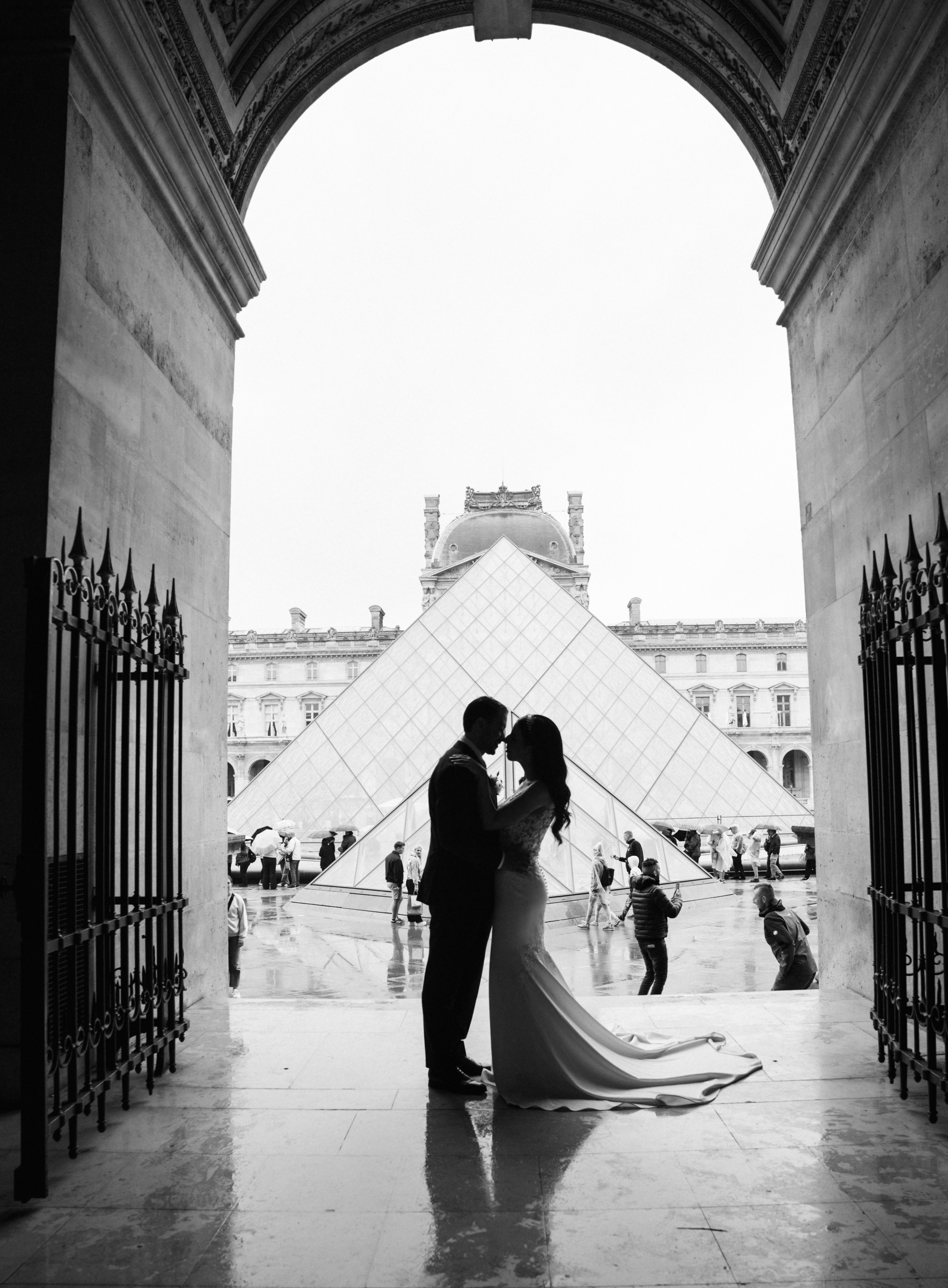 Wedding photo shoot in France_Cabriolet_Paris. Professional photographer in Paris — Shybitska Iryna