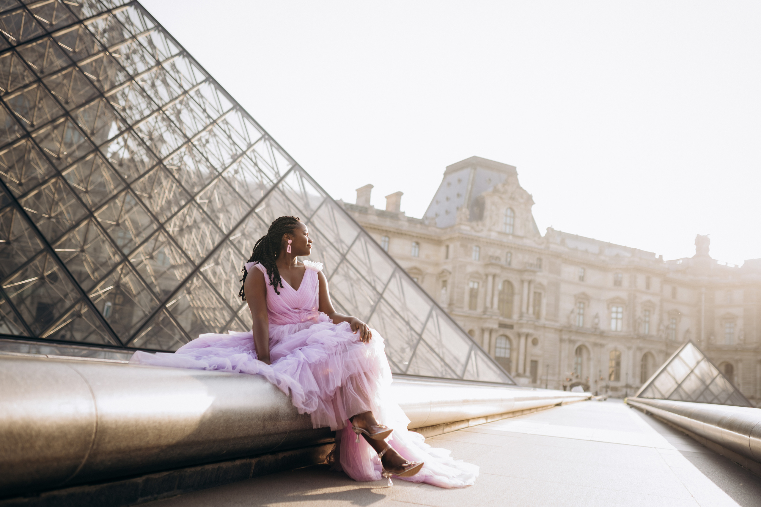 Family photo session in Paris — Louvre — Eiffel Tower. Professional photographer in Paris — Shybitska Iryna