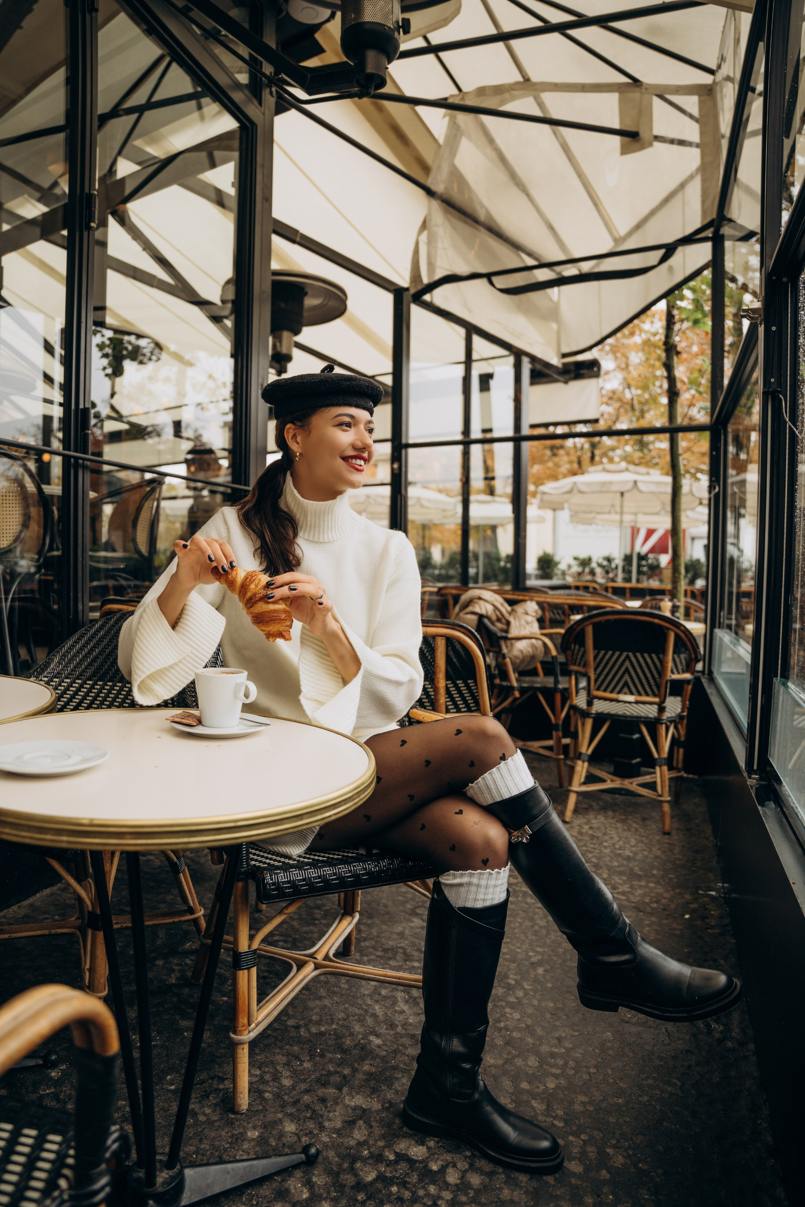 Photo shoot in Paris on a rainy day. Professional photographer in Paris — Shybitska Iryna