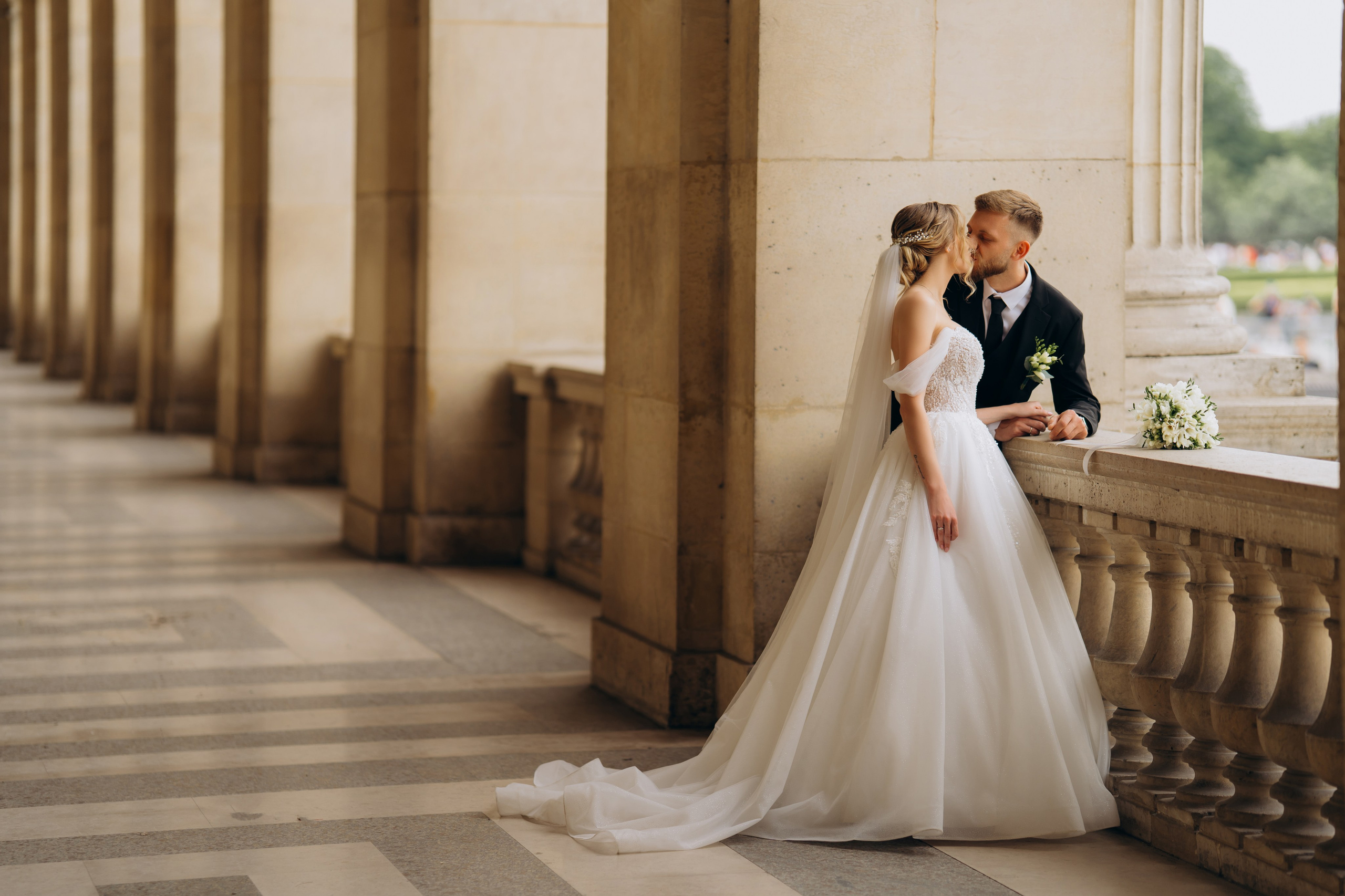 Wedding Day in Paris and Reception. Professional photographer in Paris — Shybitska Iryna