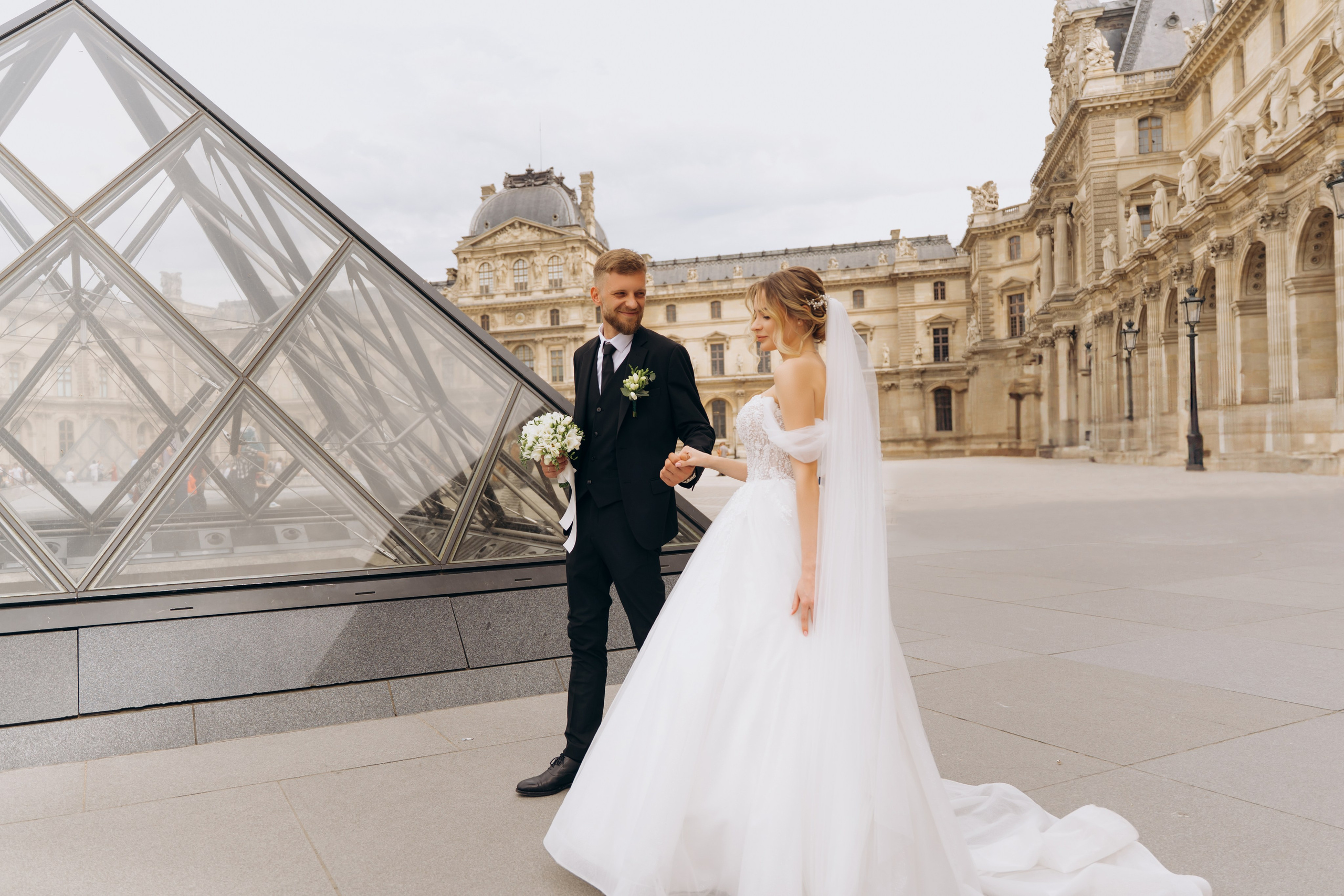 Wedding Day in Paris and Reception. Professional photographer in Paris — Shybitska Iryna