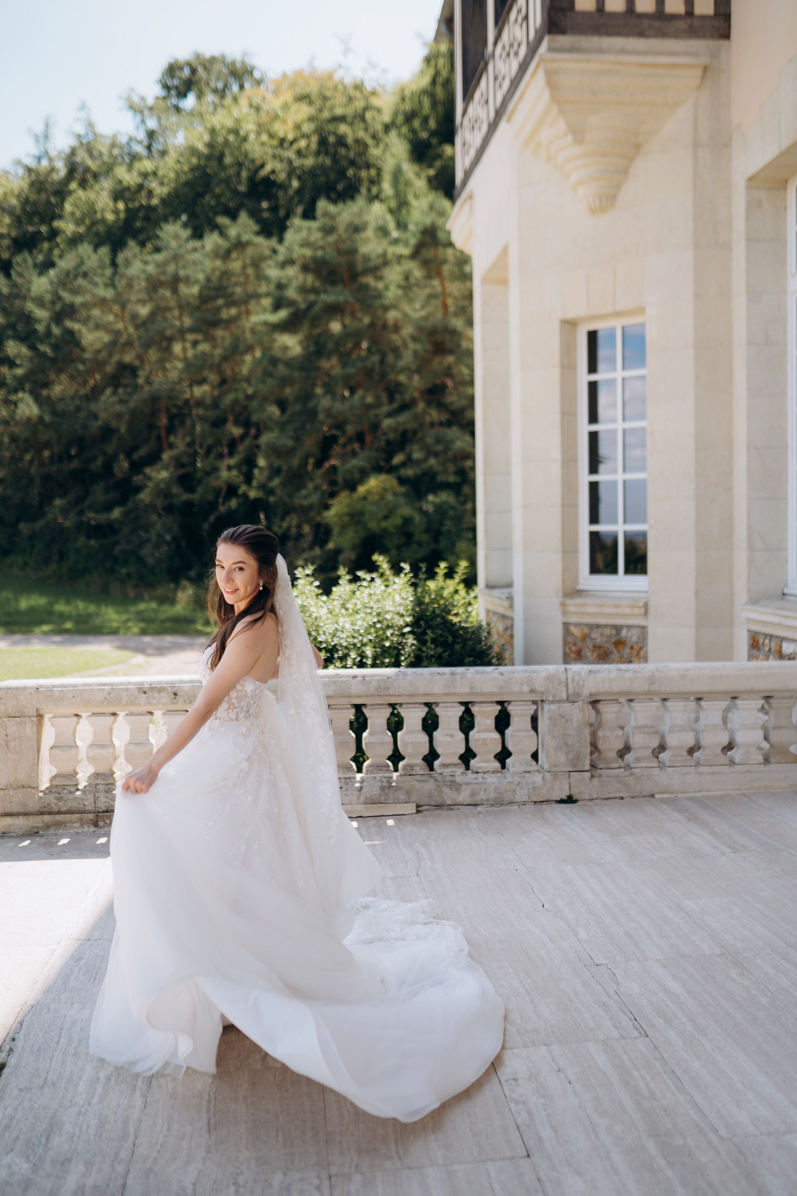 Свадебная фотосессия во французском замке. Professional photographer in Paris — Shybitska Iryna