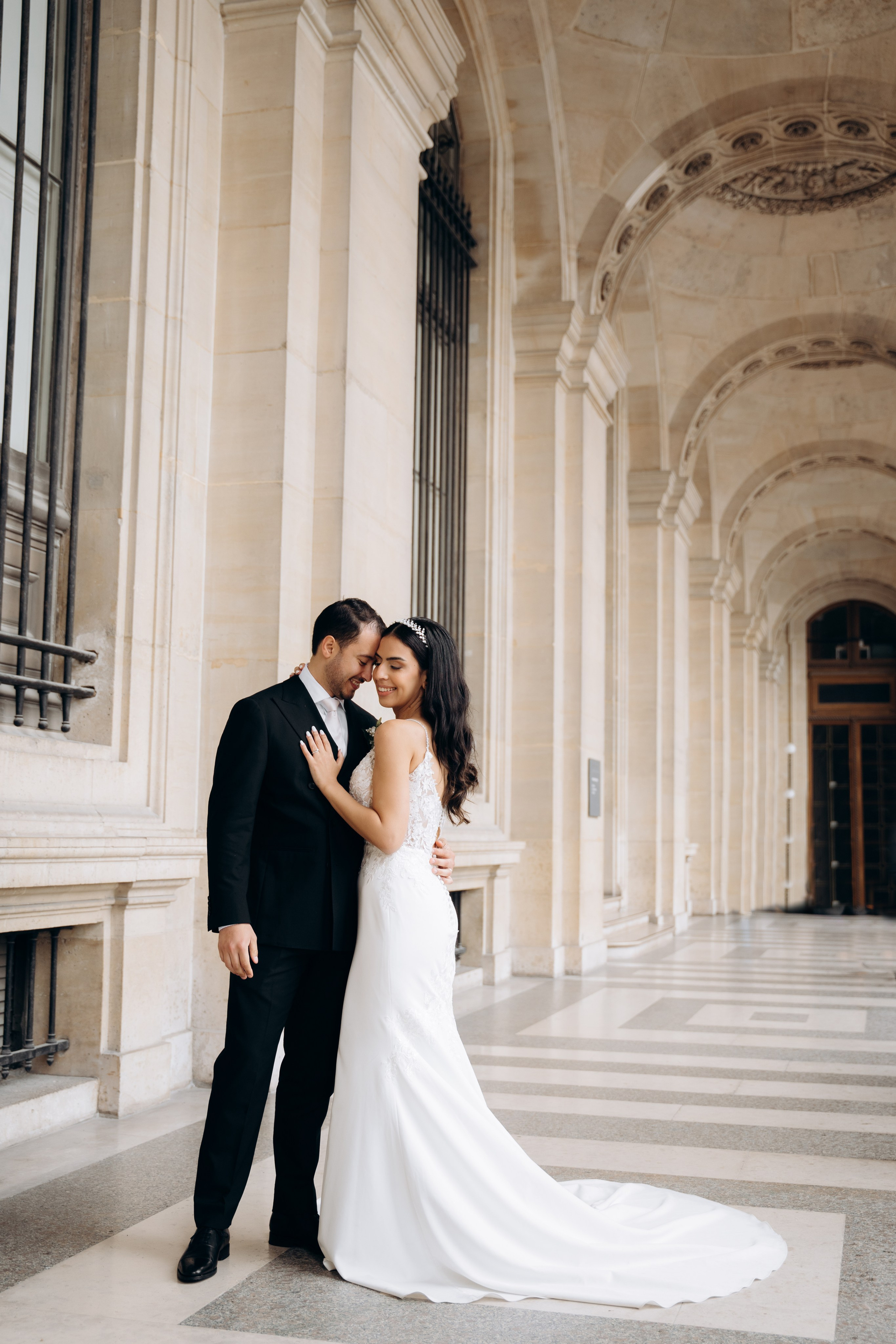 Wedding photo shoot in France_Cabriolet_Paris. Professional photographer in Paris — Shybitska Iryna