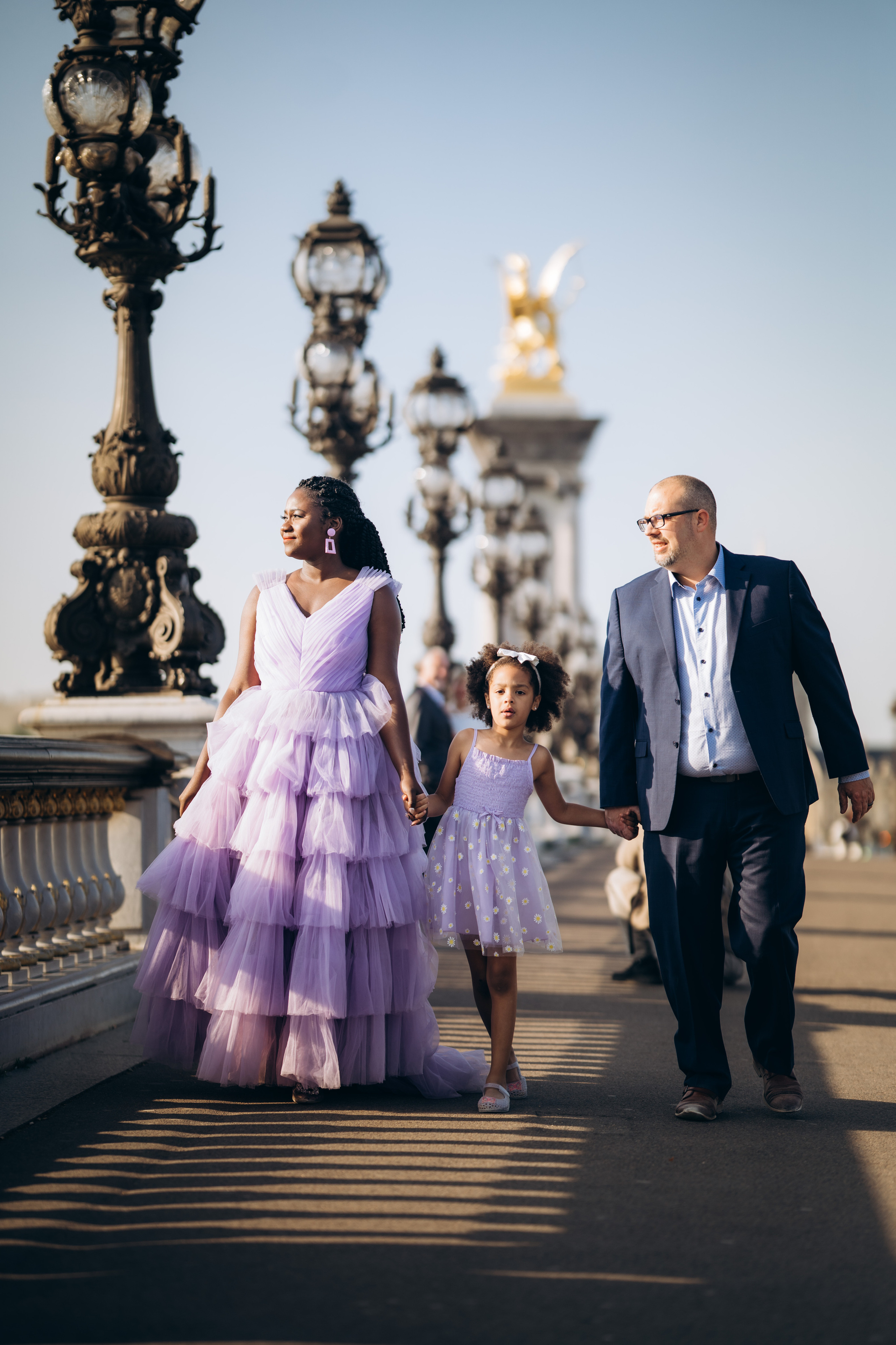 Family photo session in Paris — Louvre — Eiffel Tower. Professional photographer in Paris — Shybitska Iryna