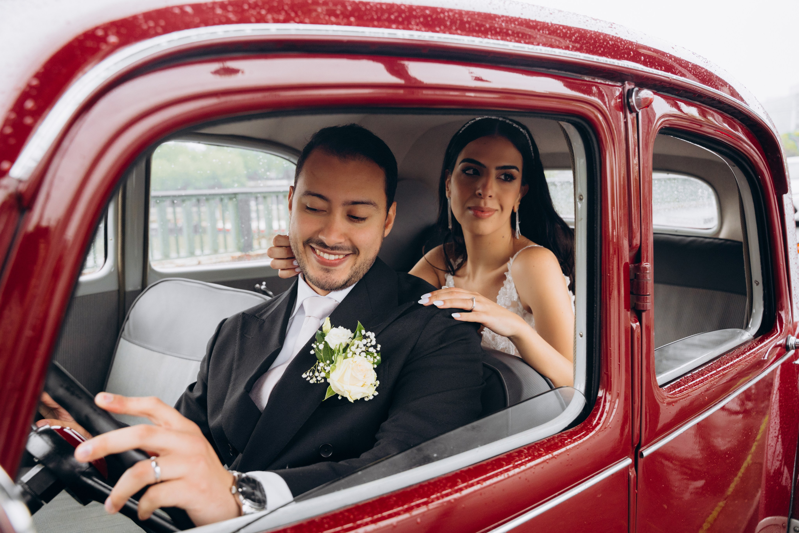 Wedding photo shoot in France_Cabriolet_Paris. Professional photographer in Paris — Shybitska Iryna