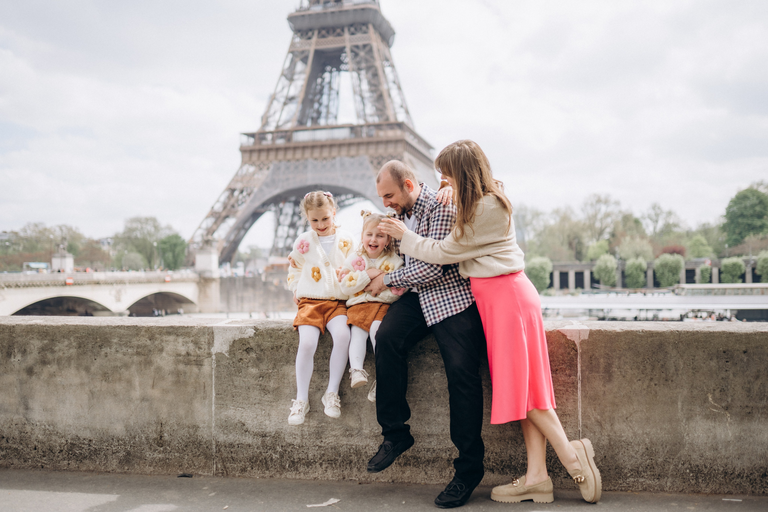Family photo shoot. Paris. Professional photographer in Paris — Shybitska Iryna