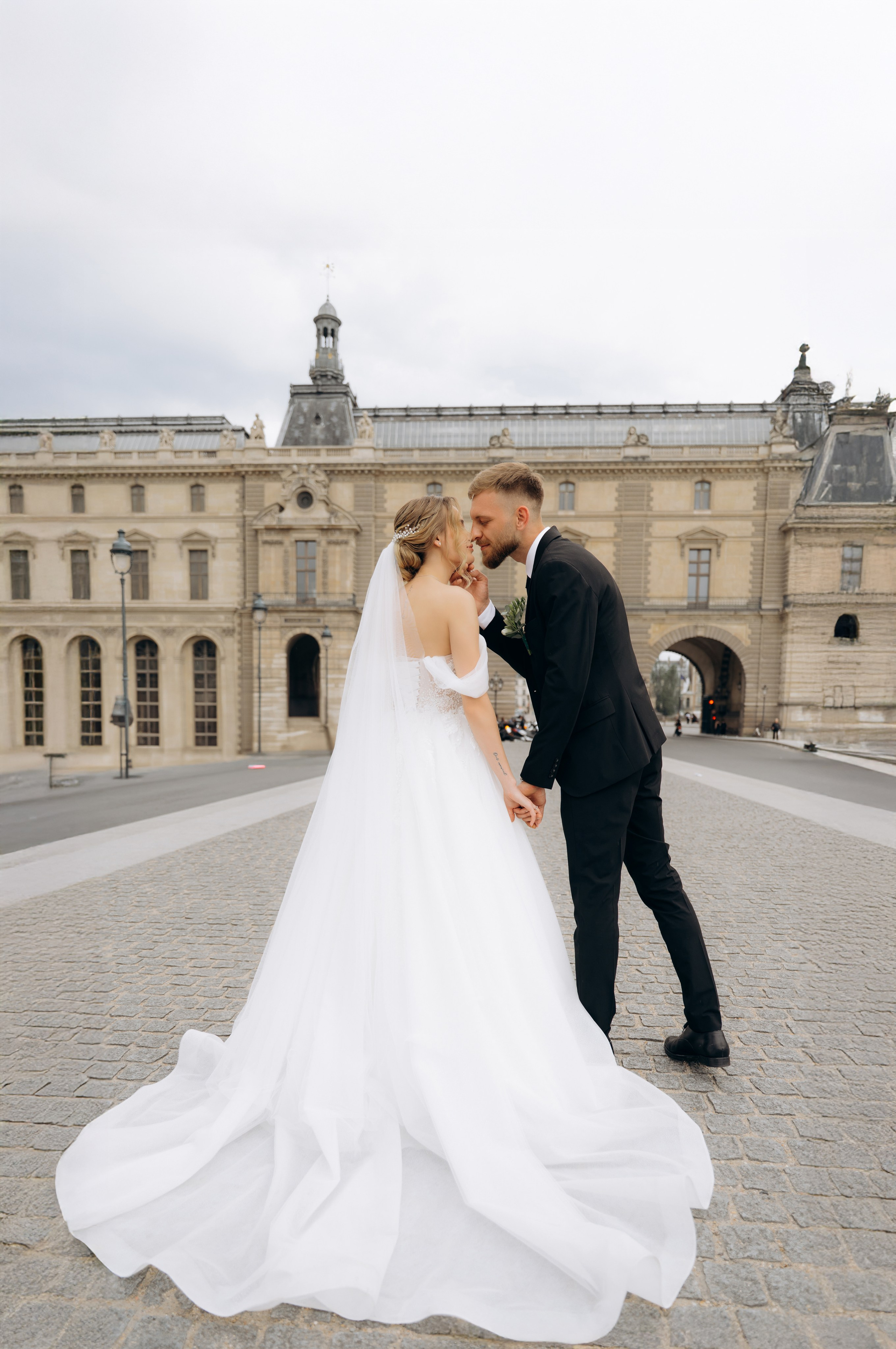 Wedding Day in Paris and Reception. Professional photographer in Paris — Shybitska Iryna