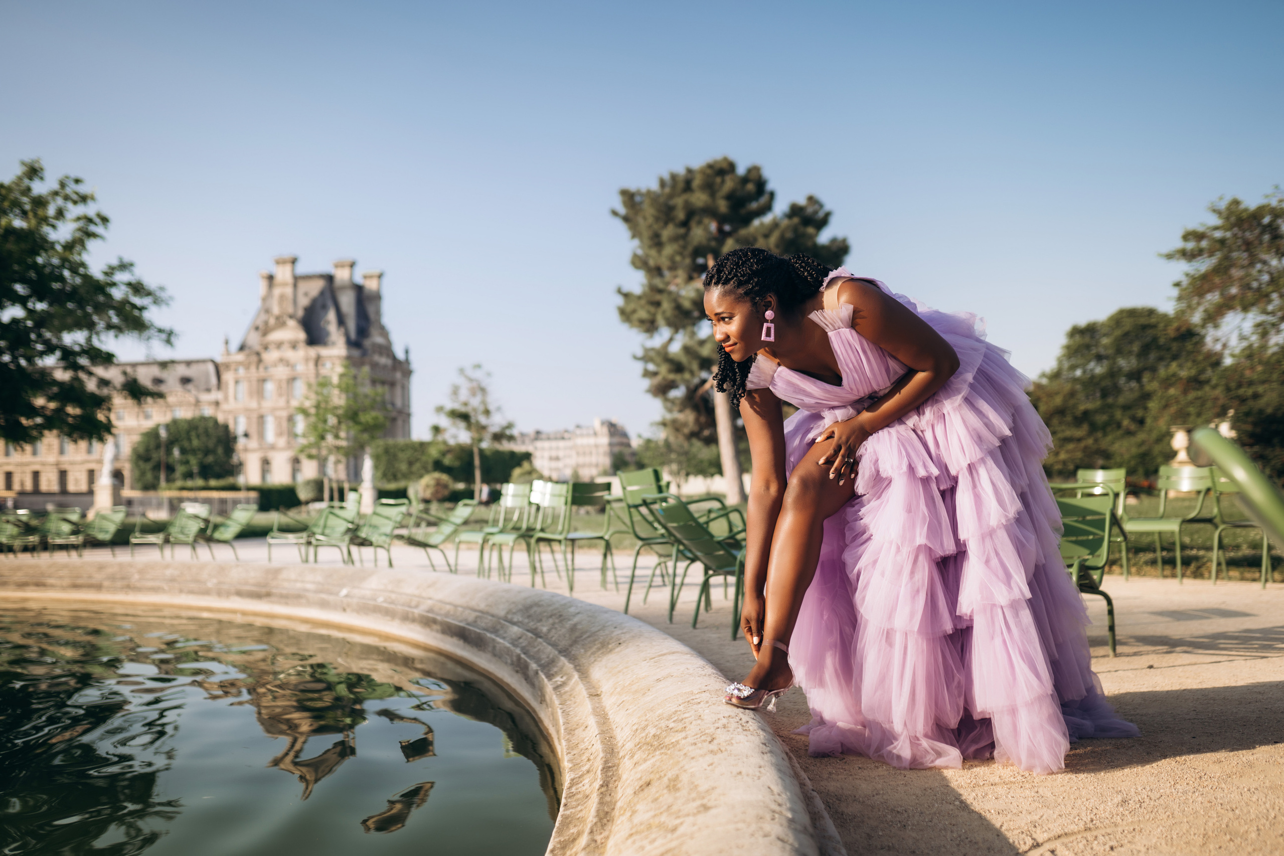 Family photo session in Paris — Louvre — Eiffel Tower. Professional photographer in Paris — Shybitska Iryna