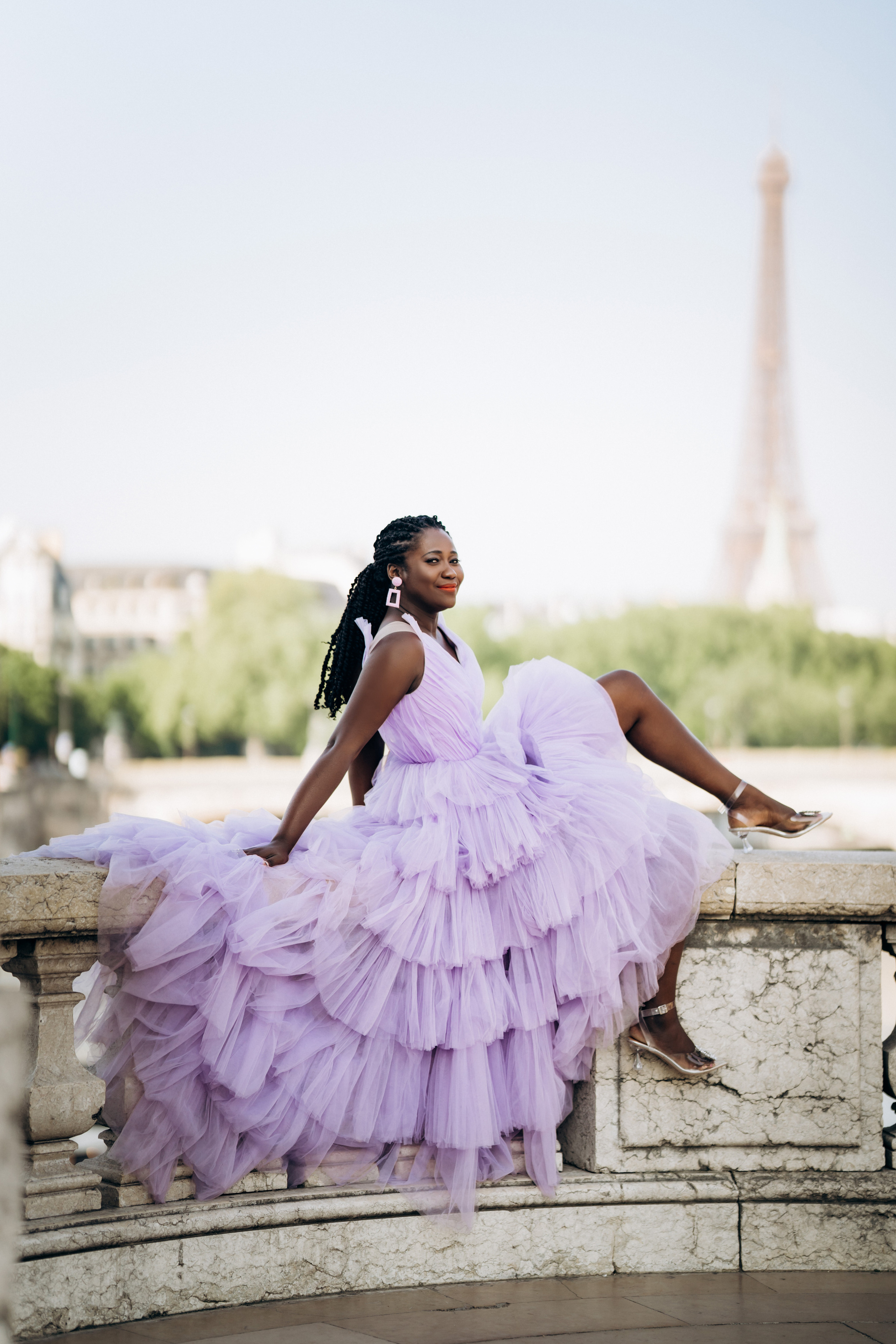 Family photo session in Paris — Louvre — Eiffel Tower. Professional photographer in Paris — Shybitska Iryna