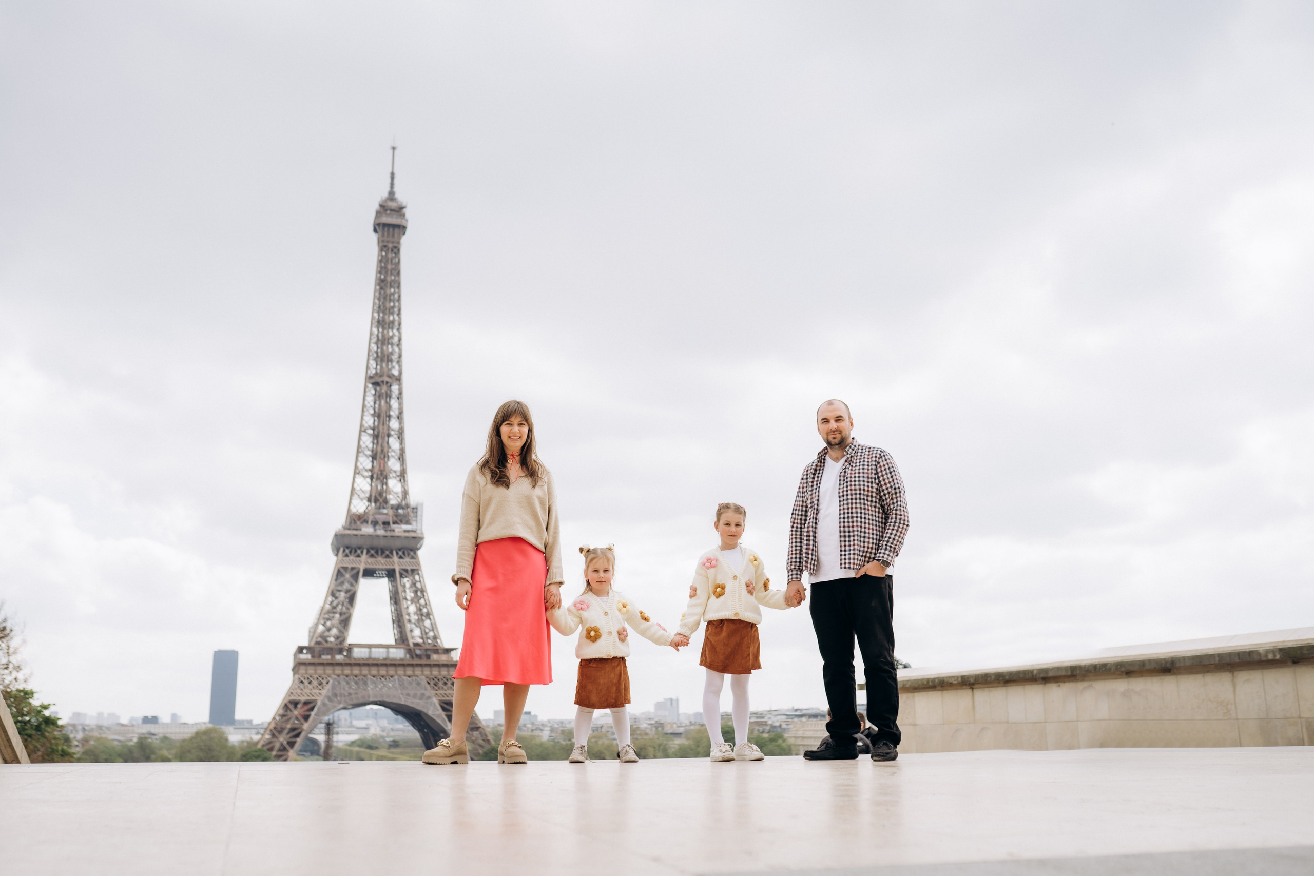 Family photo shoot. Paris. Professional photographer in Paris — Shybitska Iryna