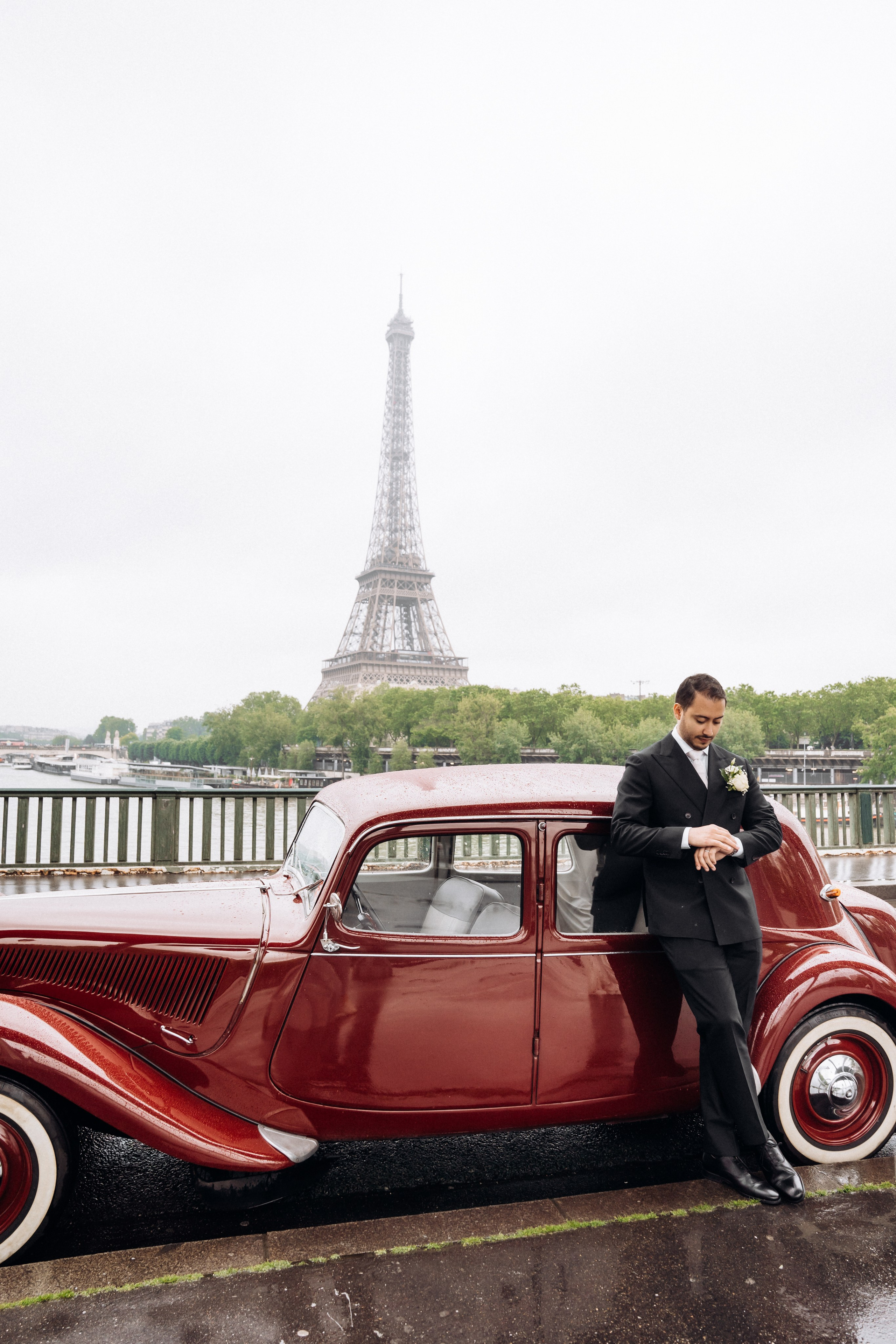 Wedding photo shoot in France_Cabriolet_Paris. Professional photographer in Paris — Shybitska Iryna