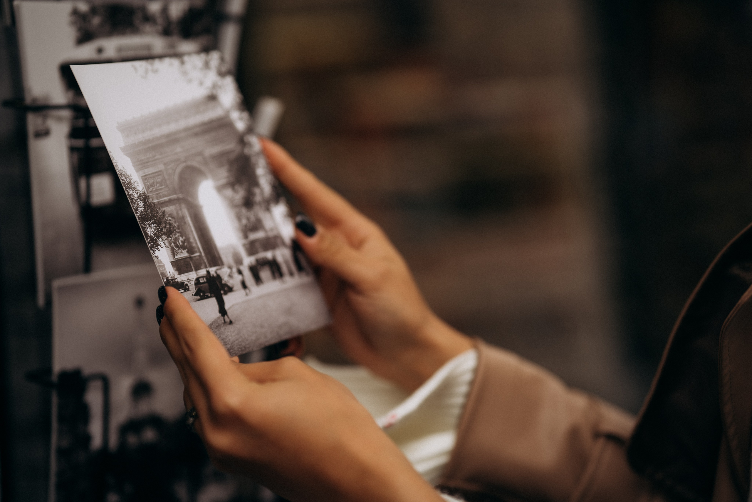 Photo shoot in Paris on a rainy day. Professional photographer in Paris — Shybitska Iryna