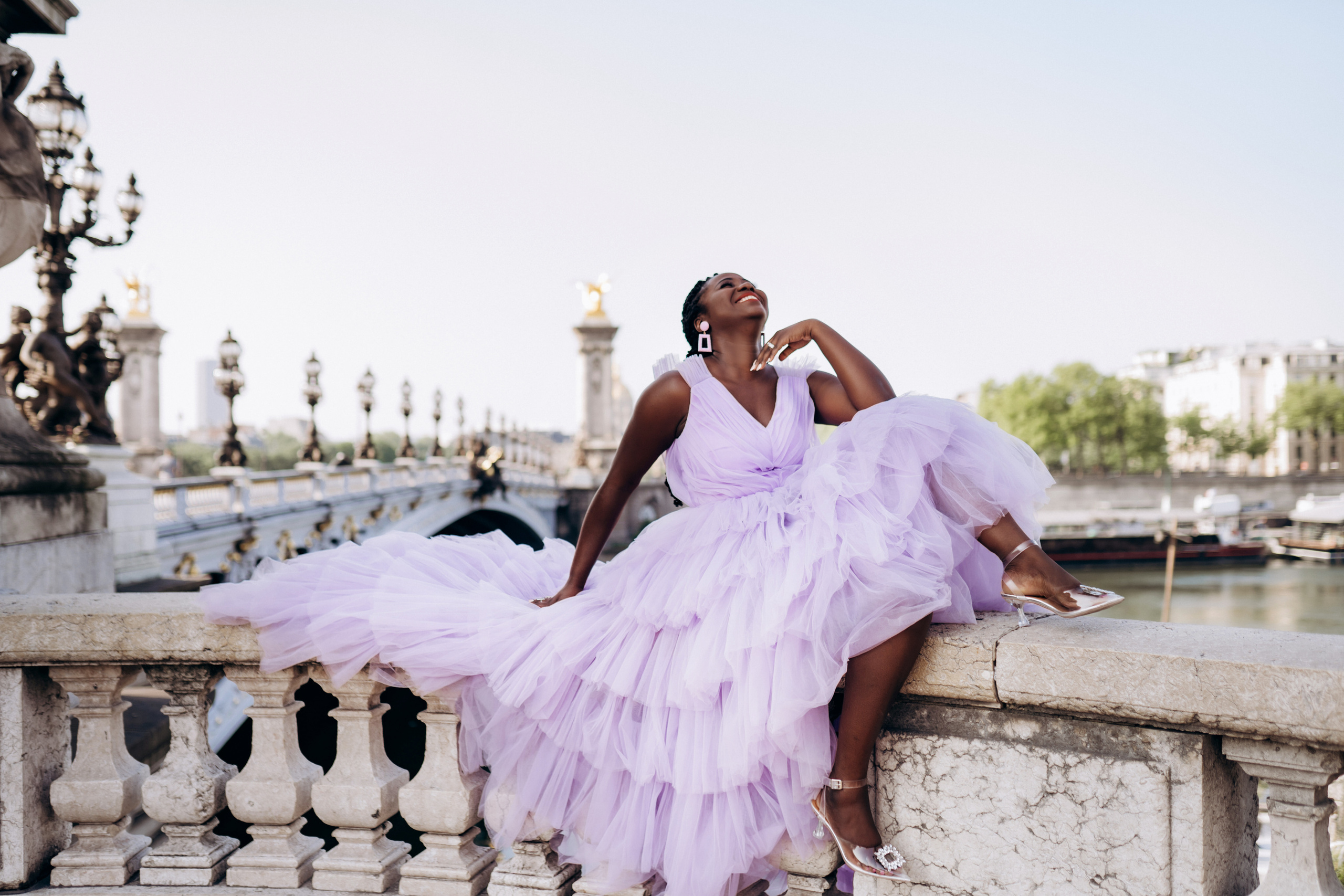 Family photo session in Paris — Louvre — Eiffel Tower. Professional photographer in Paris — Shybitska Iryna