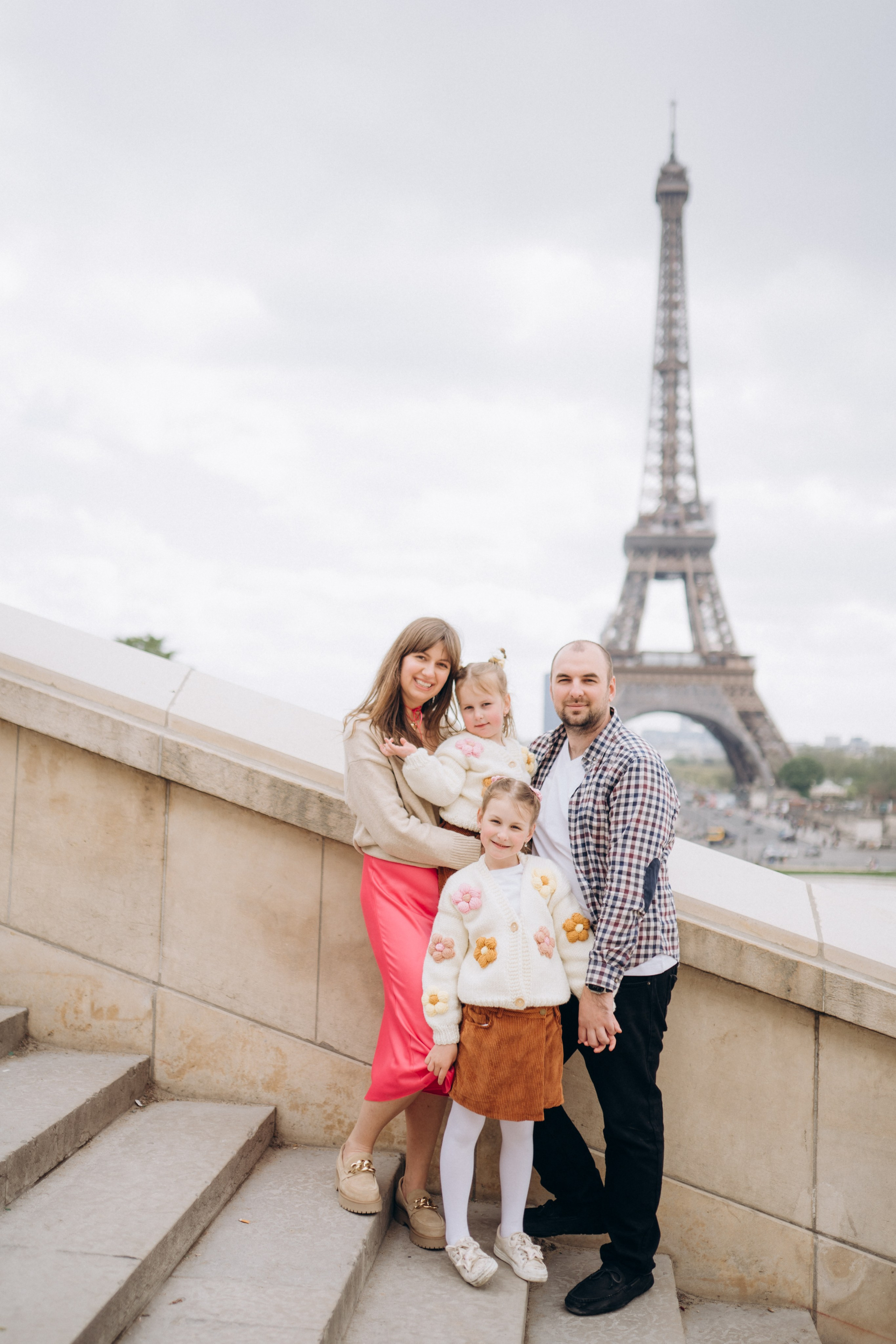 Family photo shoot. Paris. Professional photographer in Paris — Shybitska Iryna