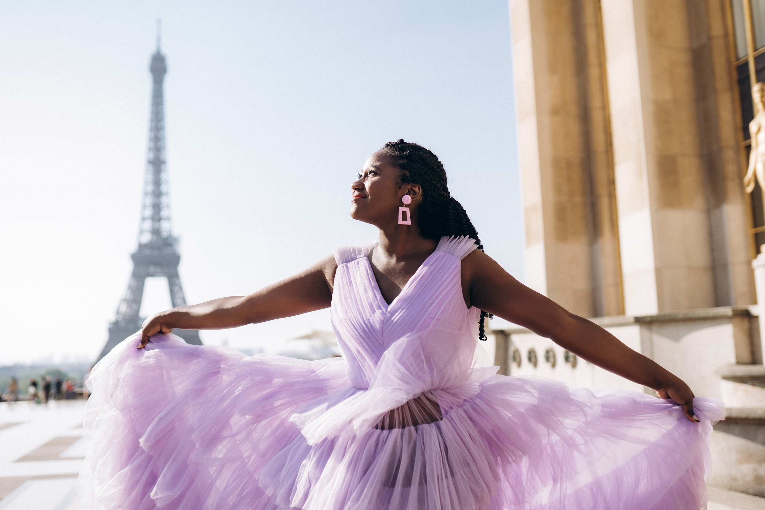 Family photo session in Paris — Louvre — Eiffel Tower. Professional photographer in Paris — Shybitska Iryna