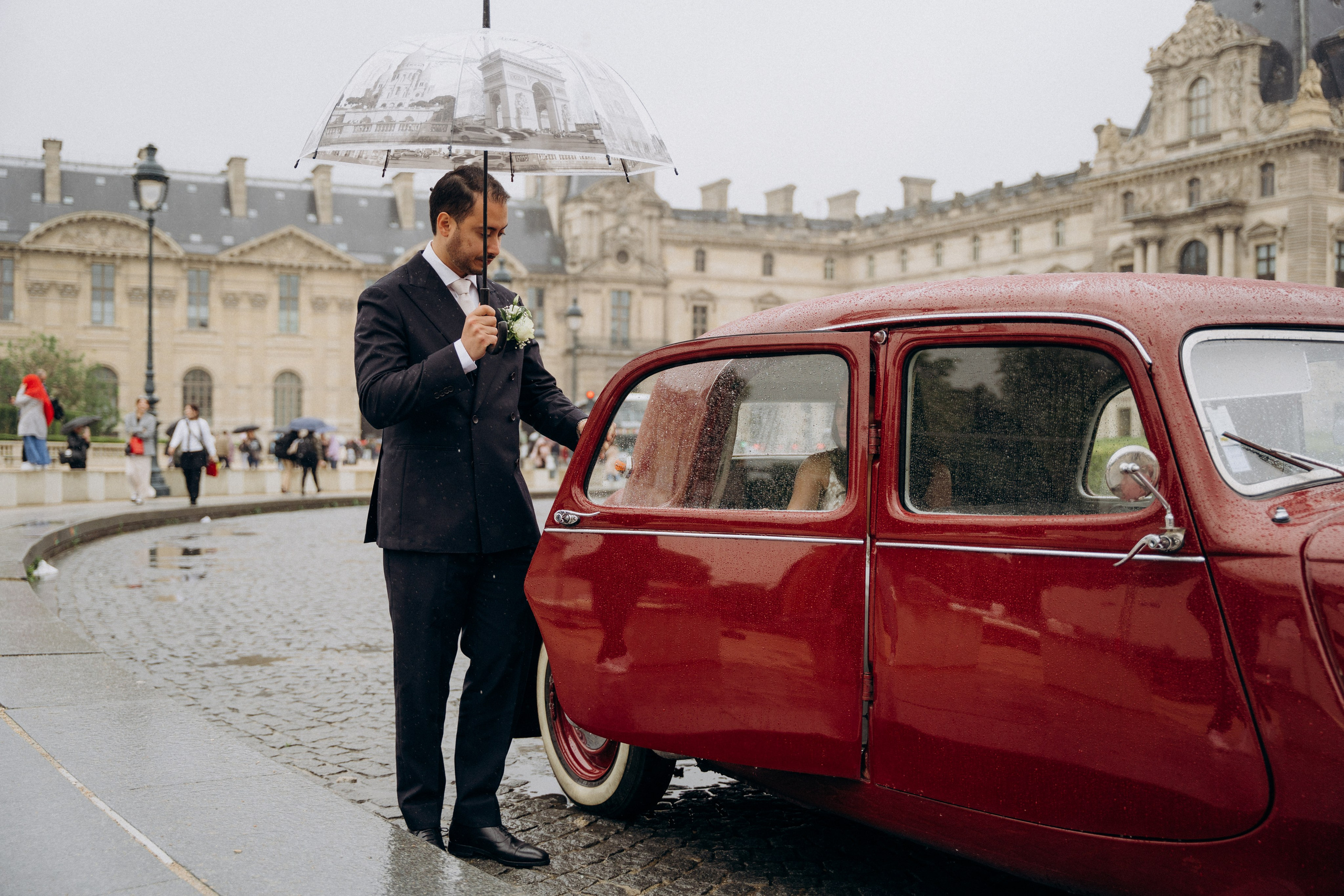 Wedding photo shoot in France_Cabriolet_Paris. Professional photographer in Paris — Shybitska Iryna