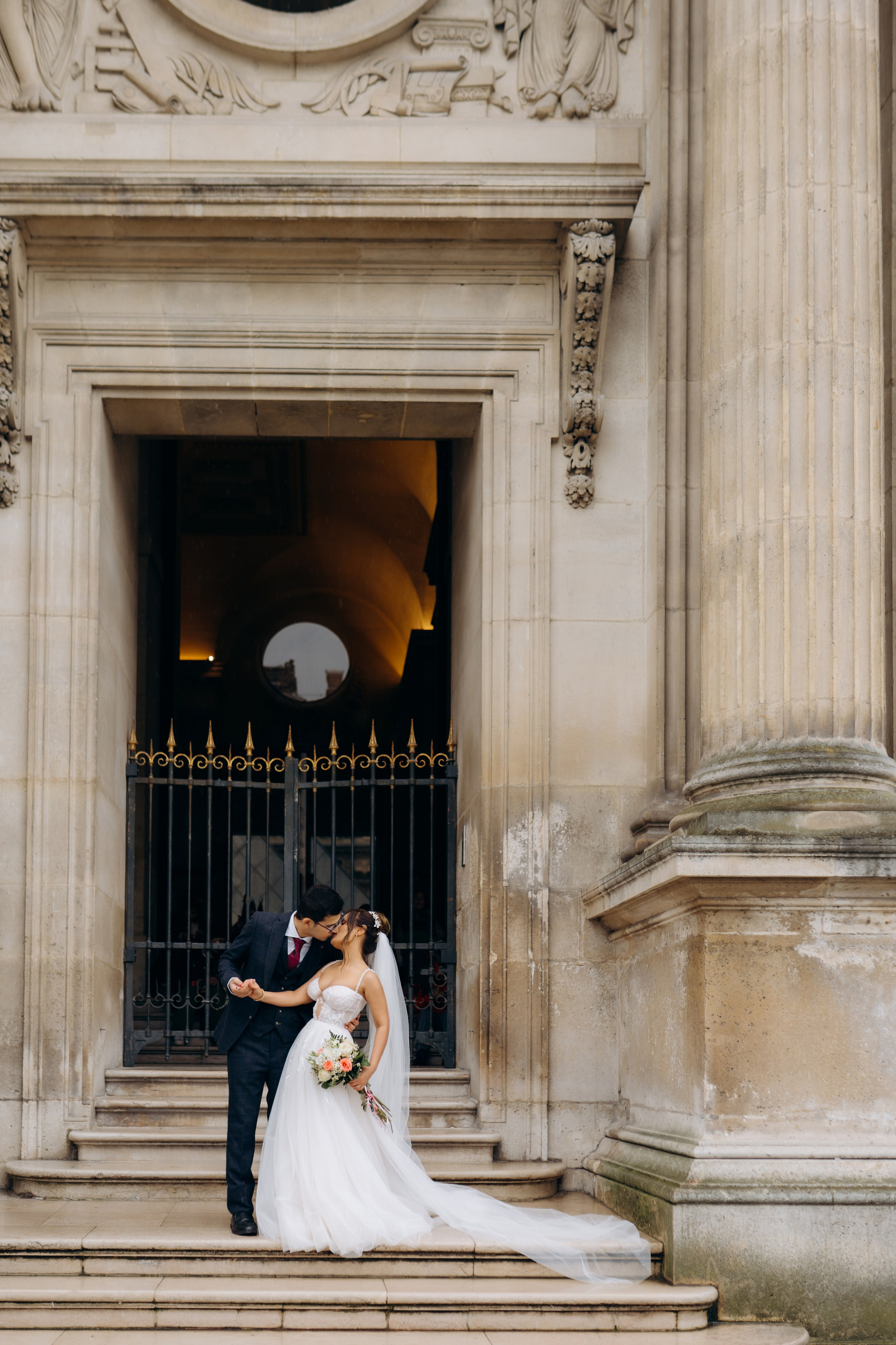 Wedding photo shoot. Professional photographer in Paris — Shybitska Iryna
