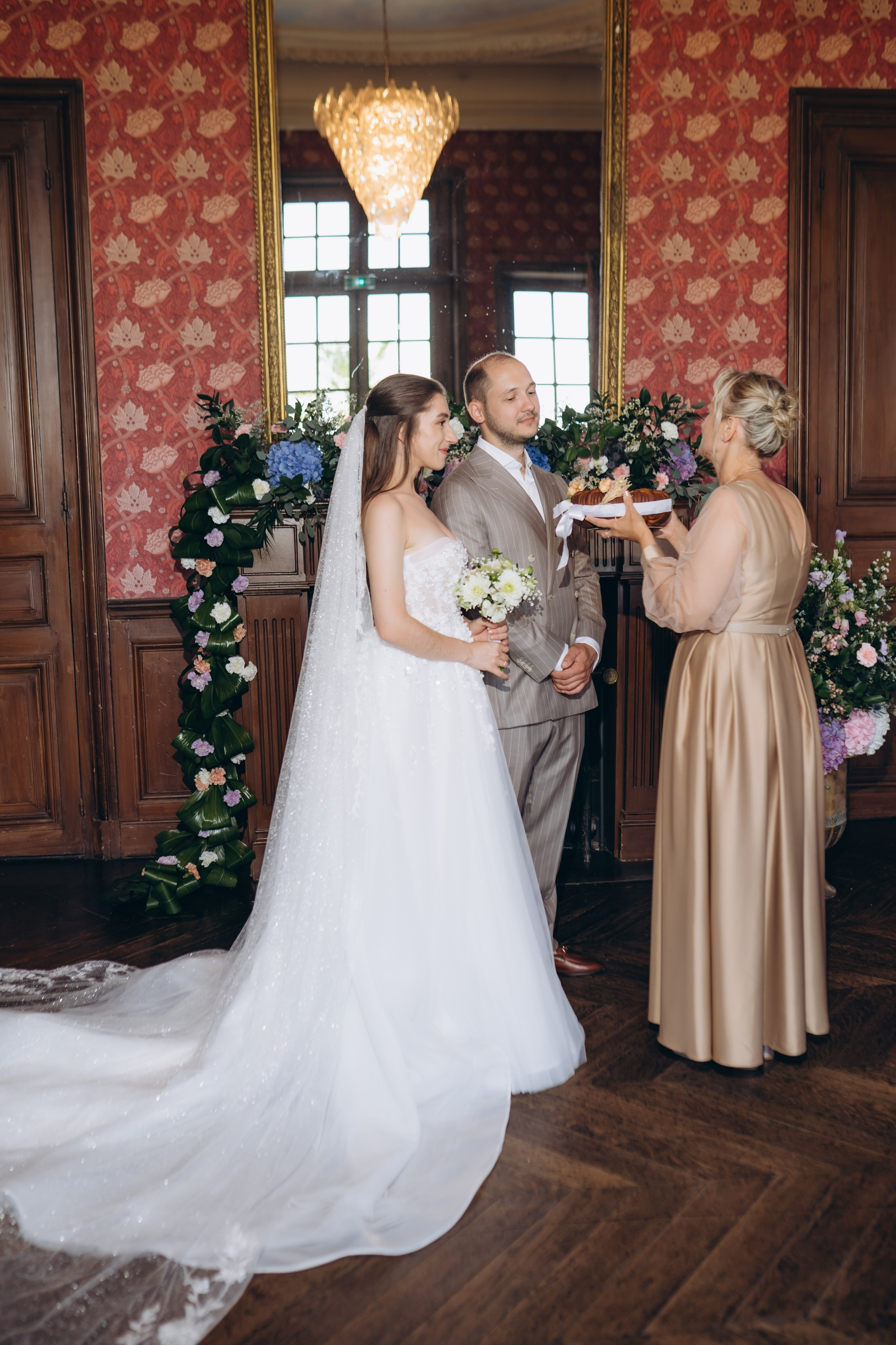 Свадебная фотосессия во французском замке. Professional photographer in Paris — Shybitska Iryna