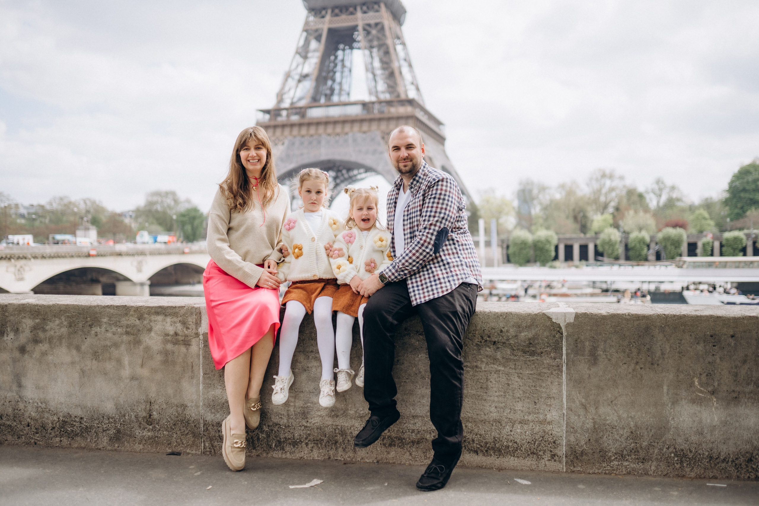 Family photo shoot. Paris. Professional photographer in Paris — Shybitska Iryna