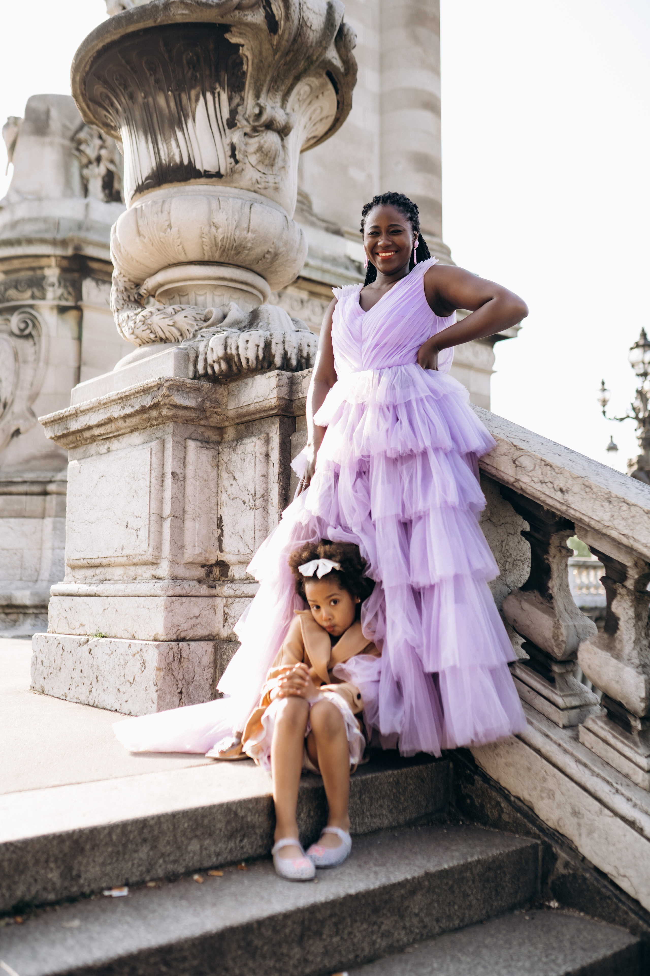 Family photo session in Paris — Louvre — Eiffel Tower. Professional photographer in Paris — Shybitska Iryna