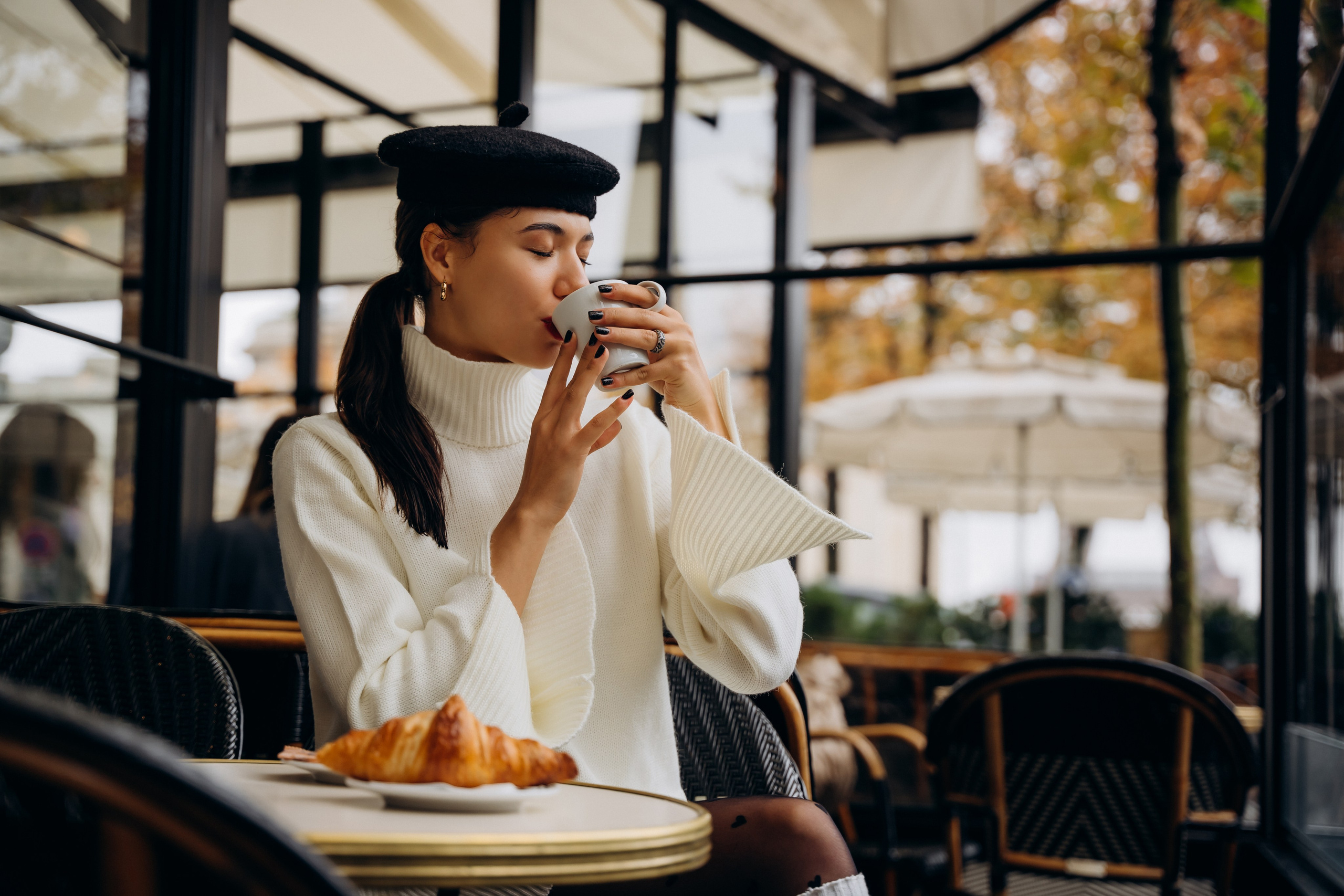 Photo shoot in Paris on a rainy day. Professional photographer in Paris — Shybitska Iryna