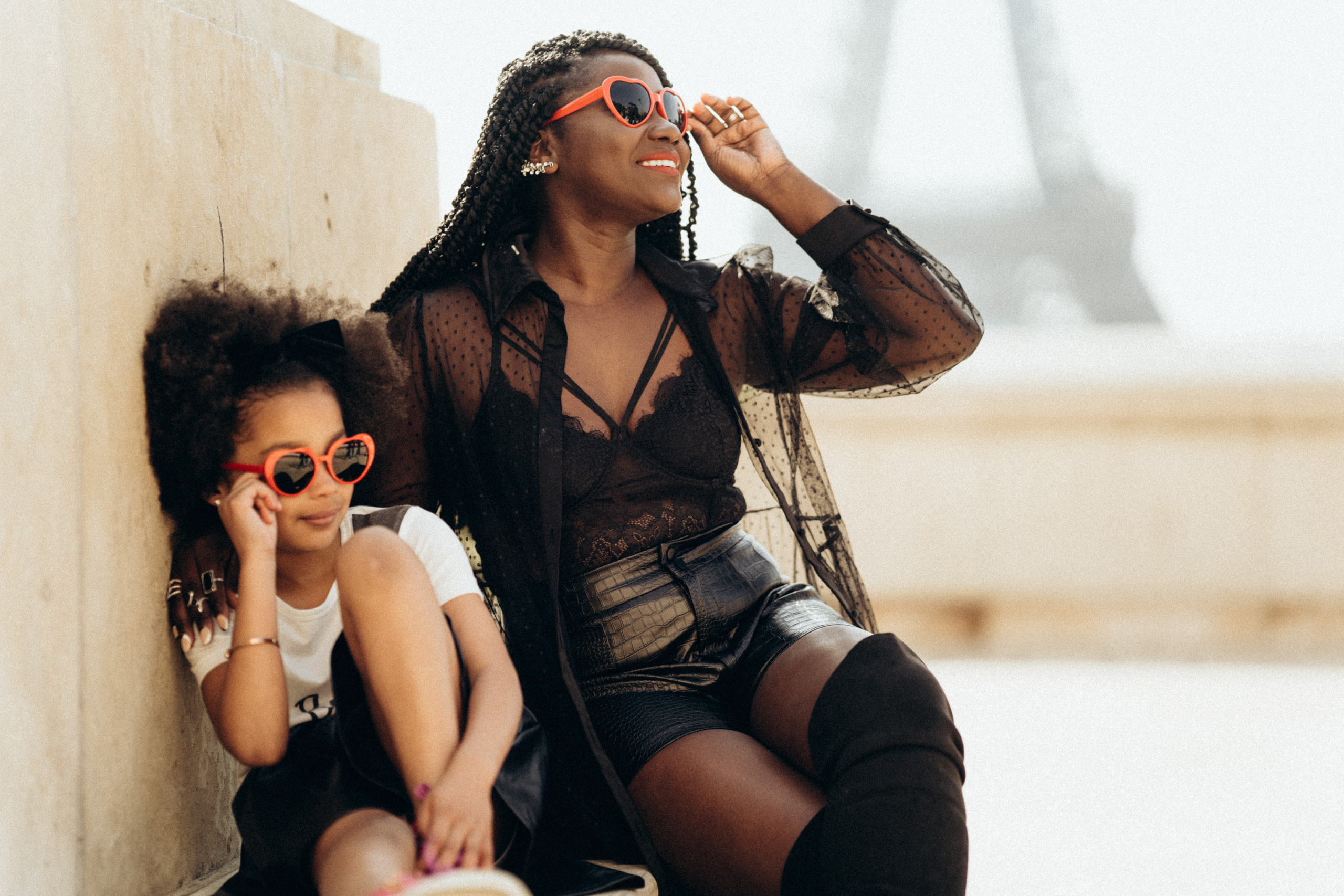 Family photo session in Paris — Louvre — Eiffel Tower. Professional photographer in Paris — Shybitska Iryna