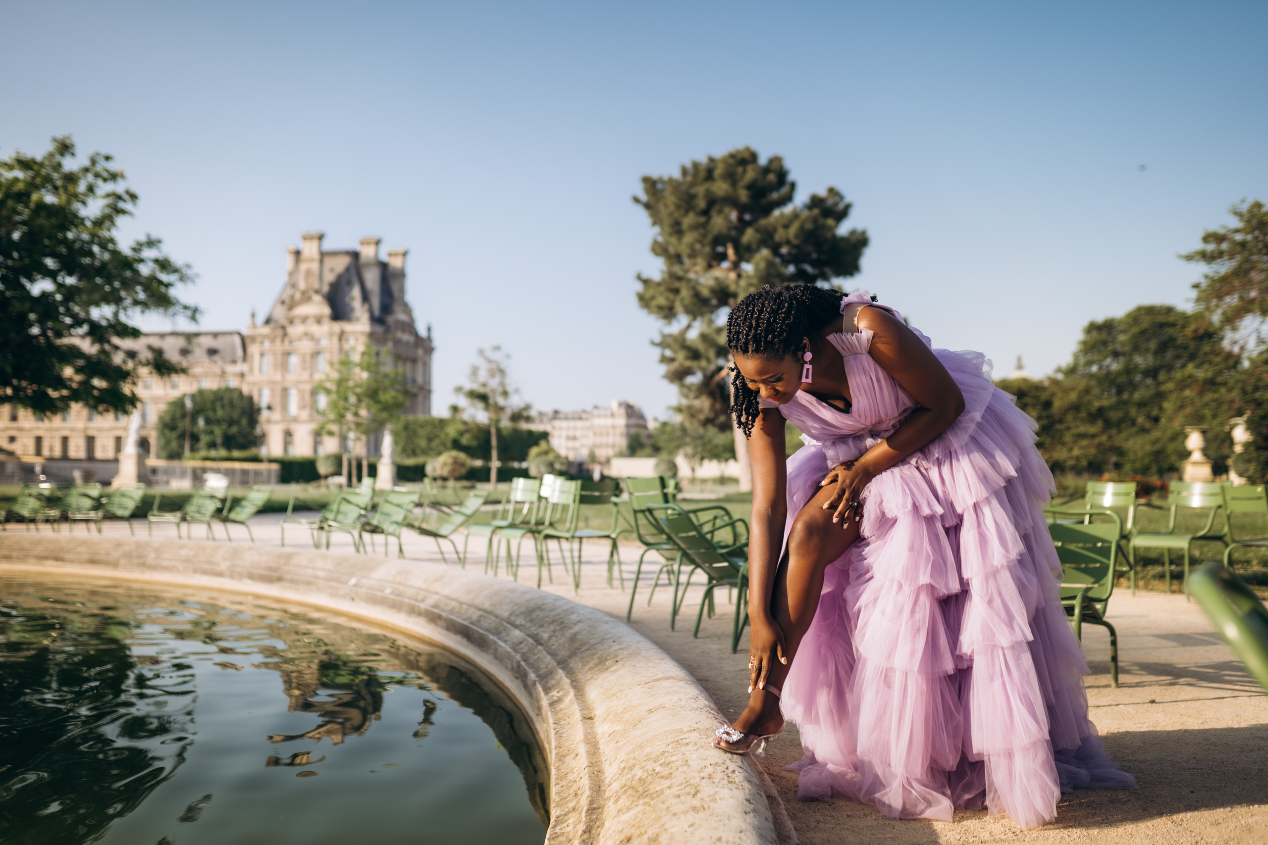 Family photo session in Paris — Louvre — Eiffel Tower. Professional photographer in Paris — Shybitska Iryna