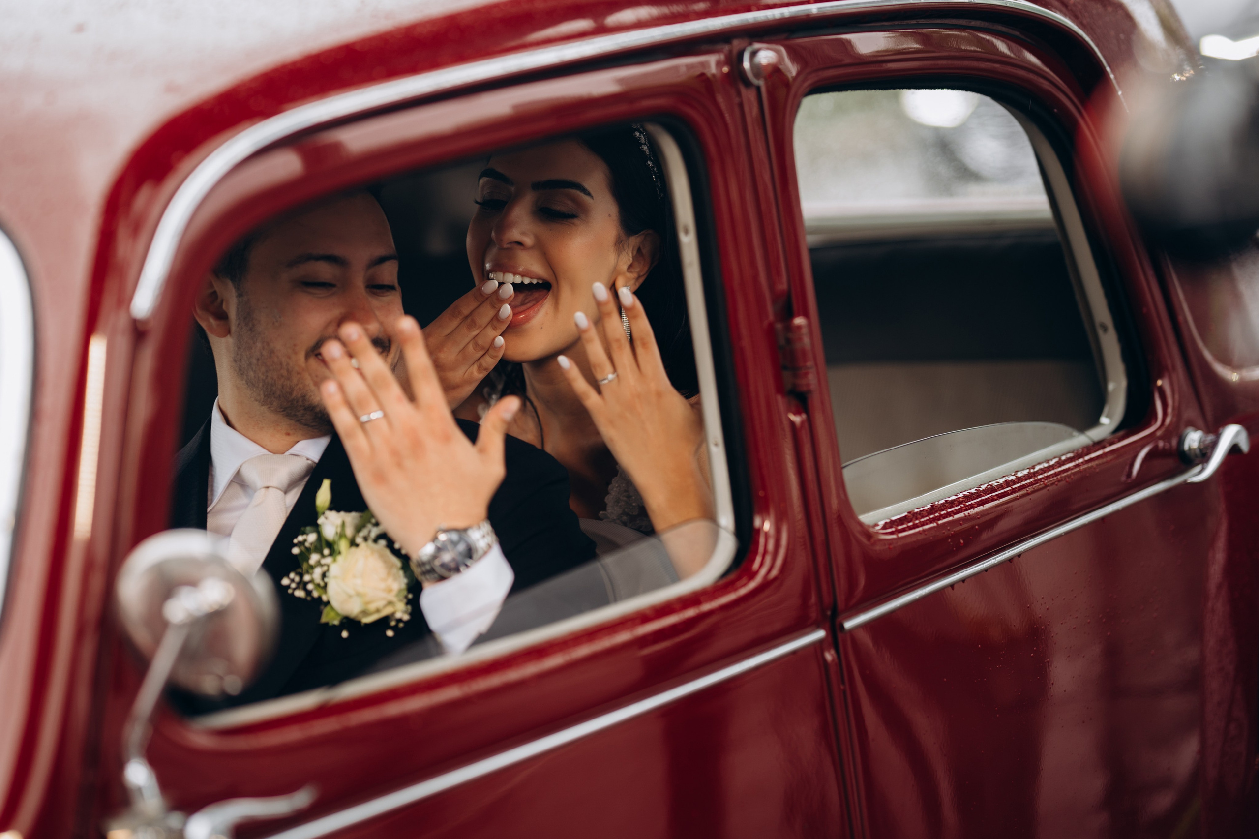 Wedding photo shoot in France_Cabriolet_Paris. Professional photographer in Paris — Shybitska Iryna