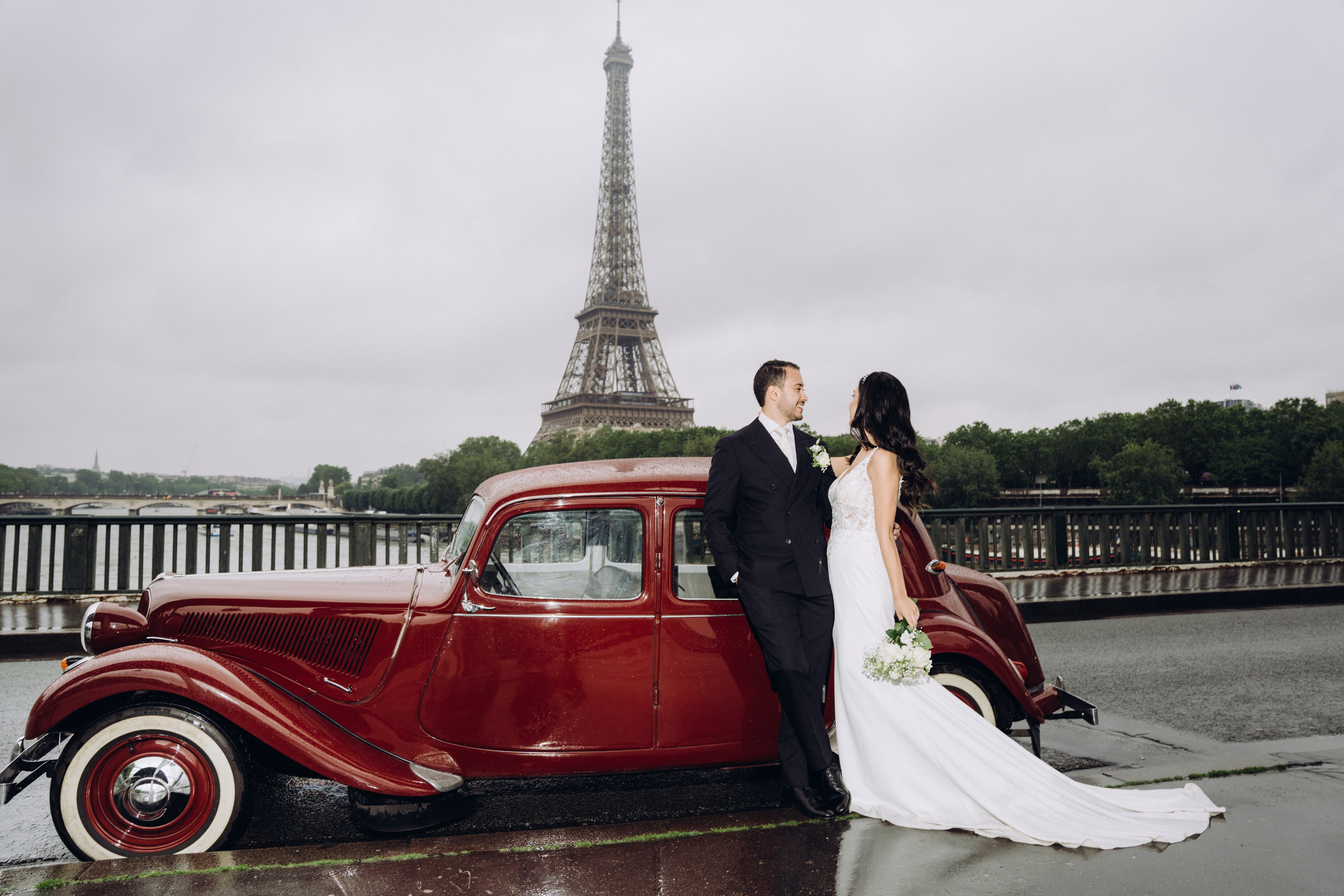 Wedding photo shoot in France_Cabriolet_Paris. Professional photographer in Paris — Shybitska Iryna