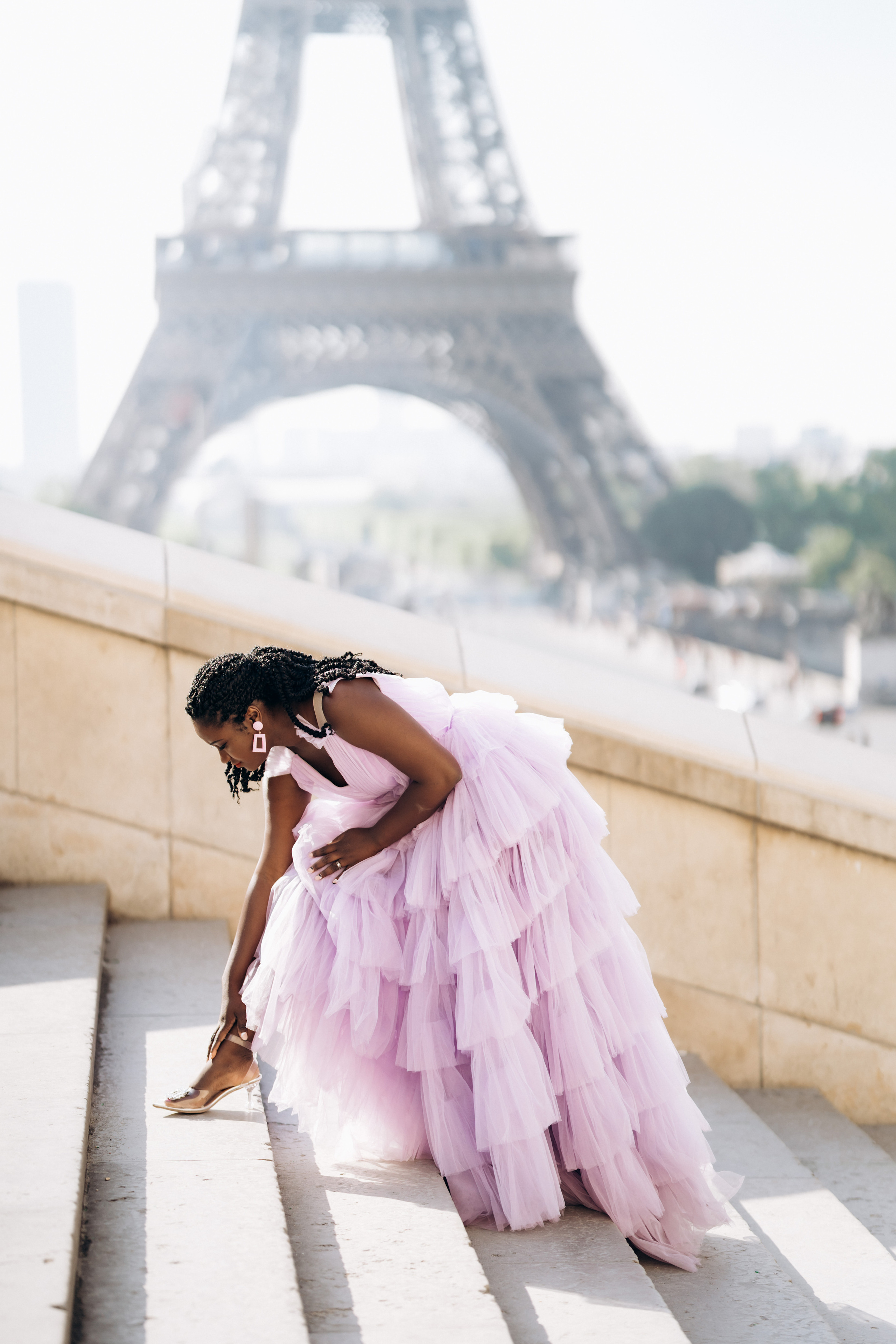 Family photo session in Paris — Louvre — Eiffel Tower. Professional photographer in Paris — Shybitska Iryna