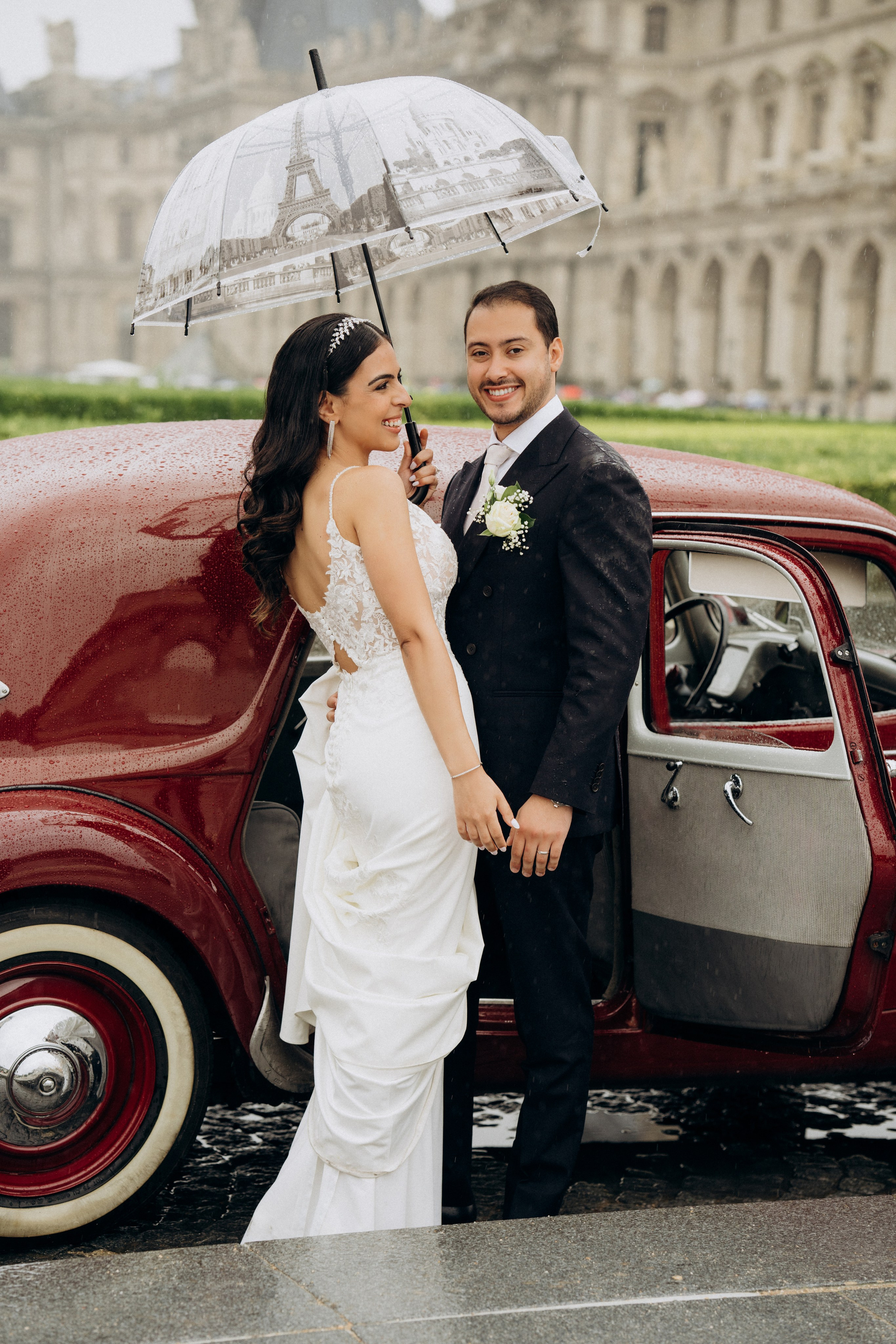 Wedding photo shoot in France_Cabriolet_Paris. Professional photographer in Paris — Shybitska Iryna