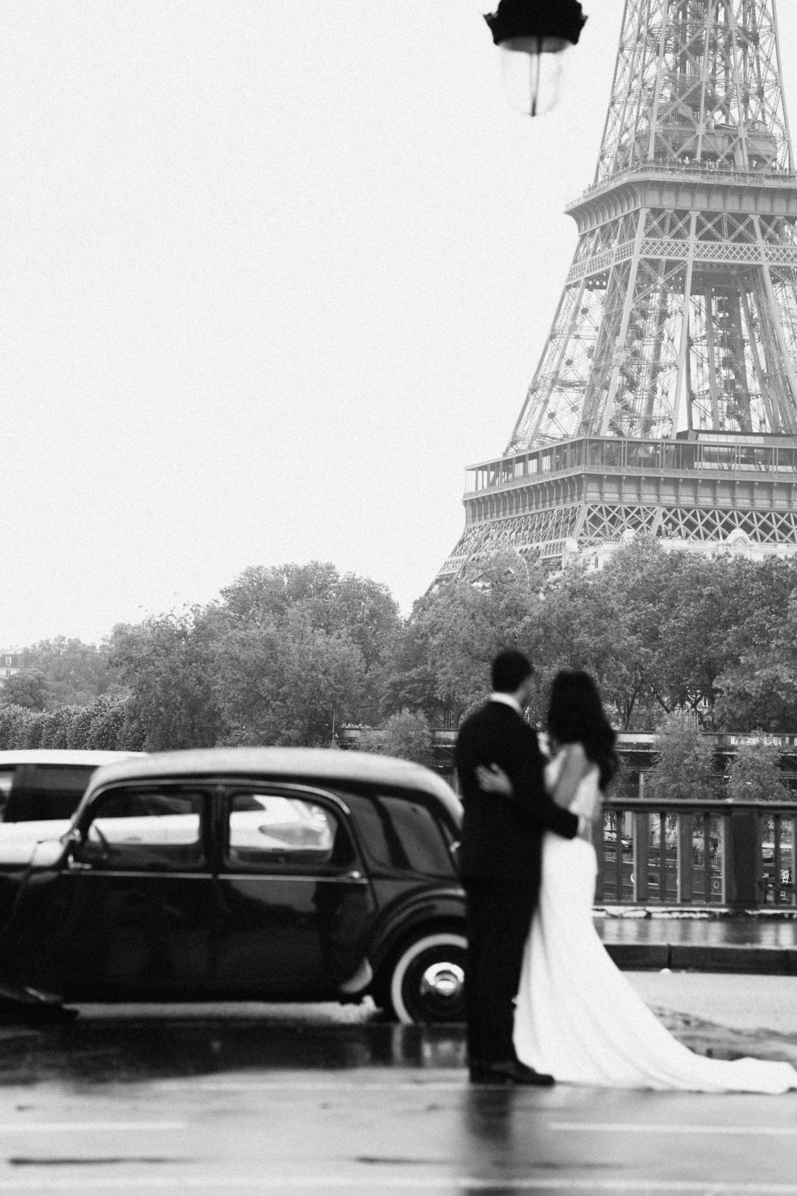 Wedding photo shoot in France_Cabriolet_Paris. Professional photographer in Paris — Shybitska Iryna