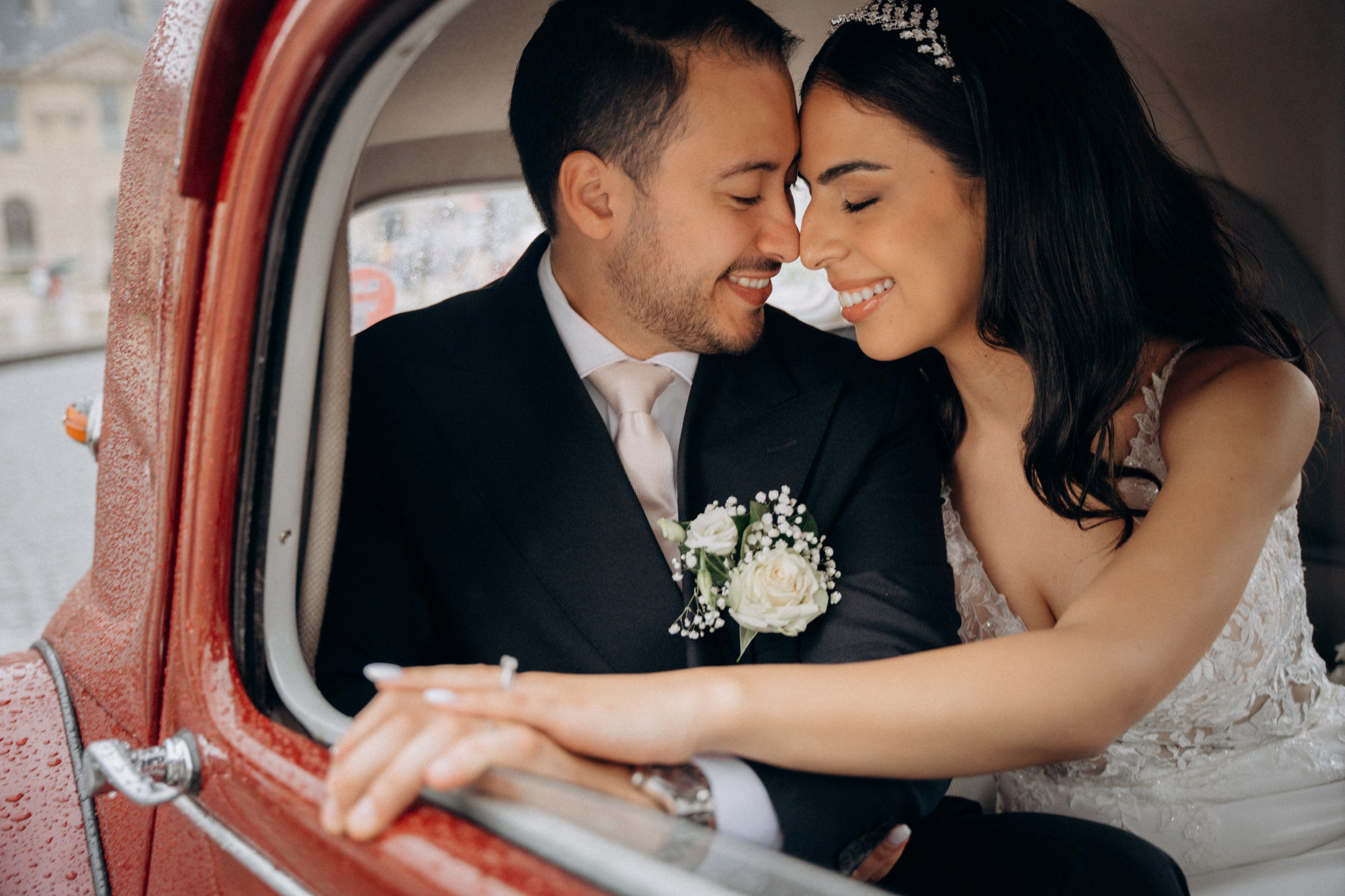 Wedding photo shoot in France_Cabriolet_Paris. Professional photographer in Paris — Shybitska Iryna