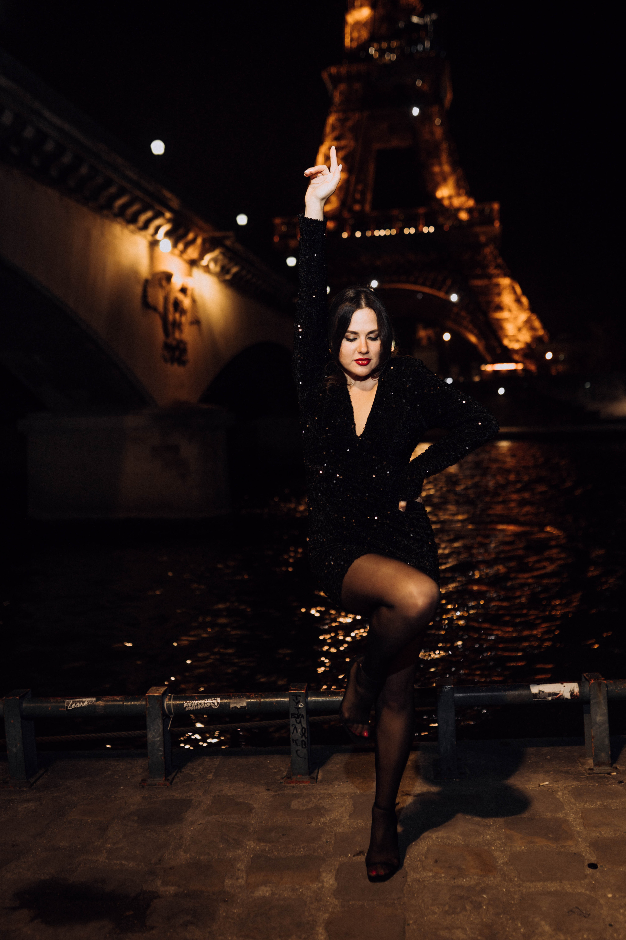 Night photo session in Paris. Professional photographer in Paris — Shybitska Iryna