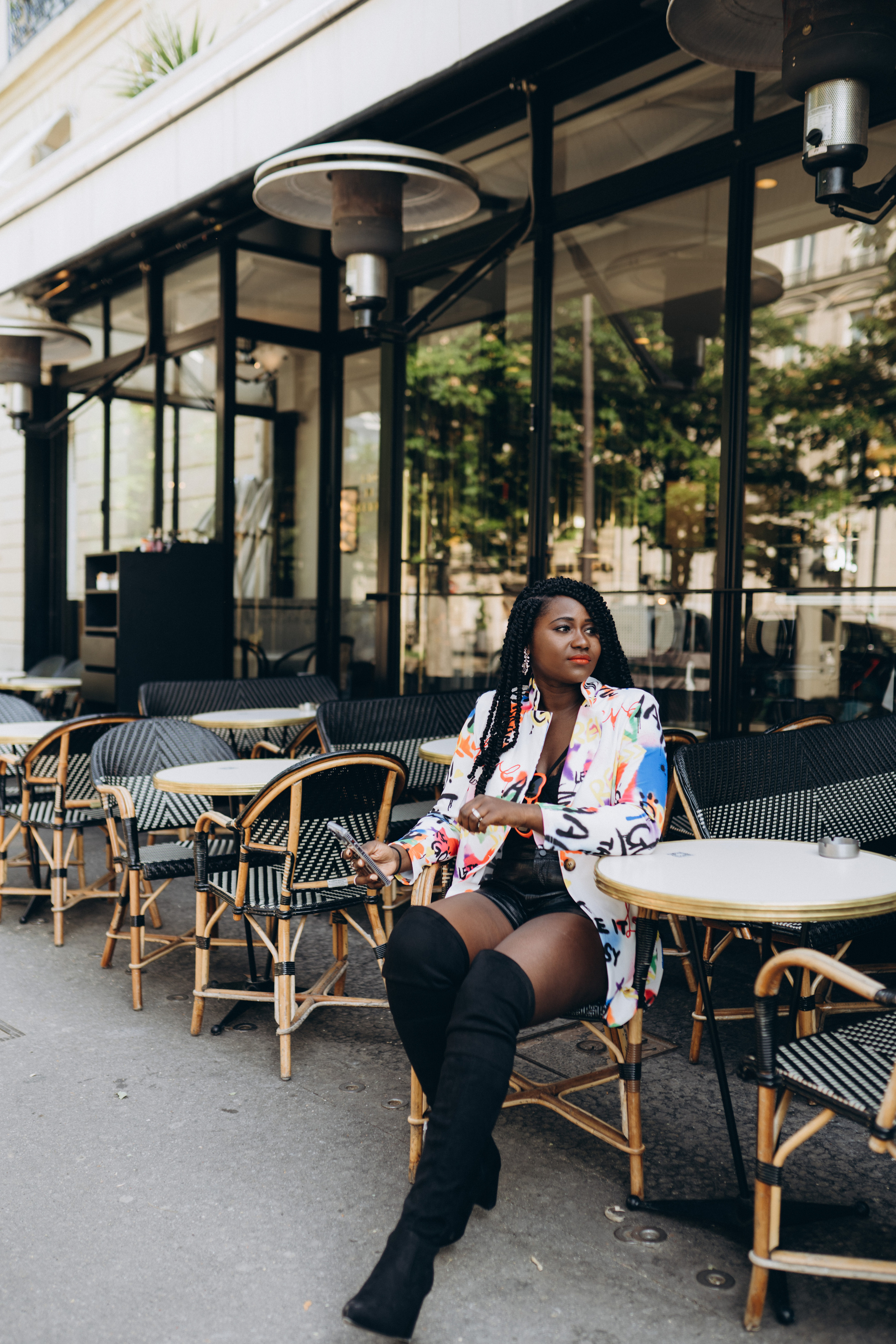 Family photo session in Paris — Louvre — Eiffel Tower. Professional photographer in Paris — Shybitska Iryna