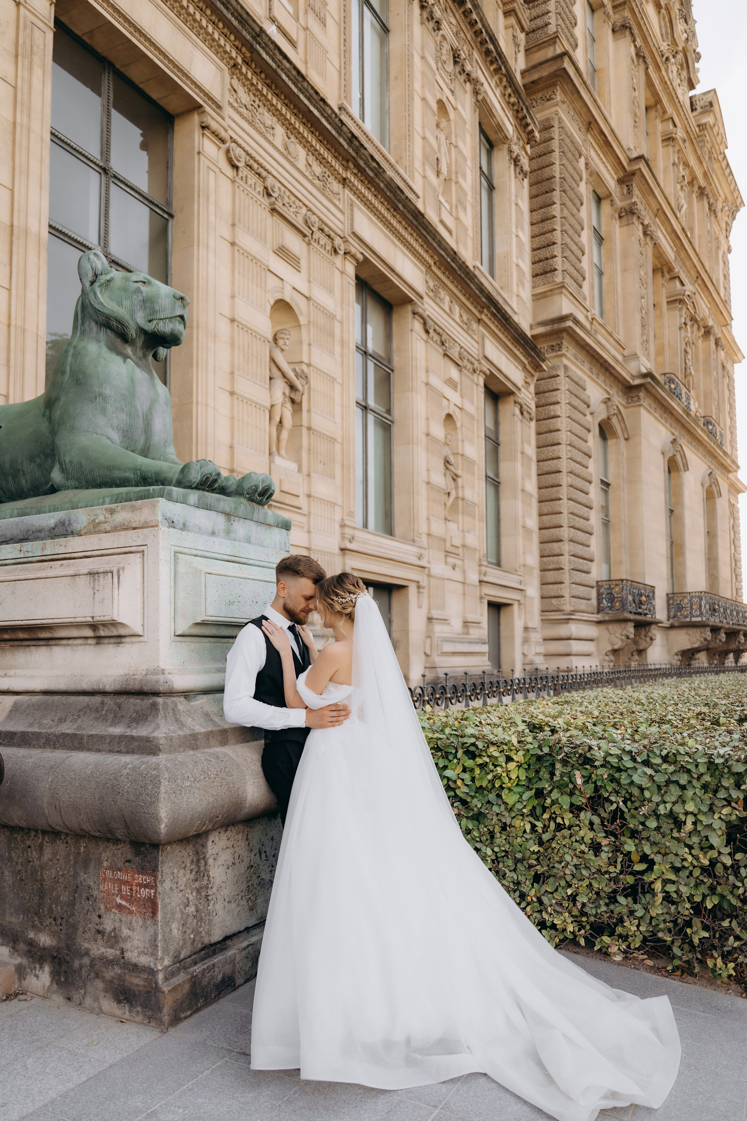 Wedding Day in Paris and Reception. Professional photographer in Paris — Shybitska Iryna