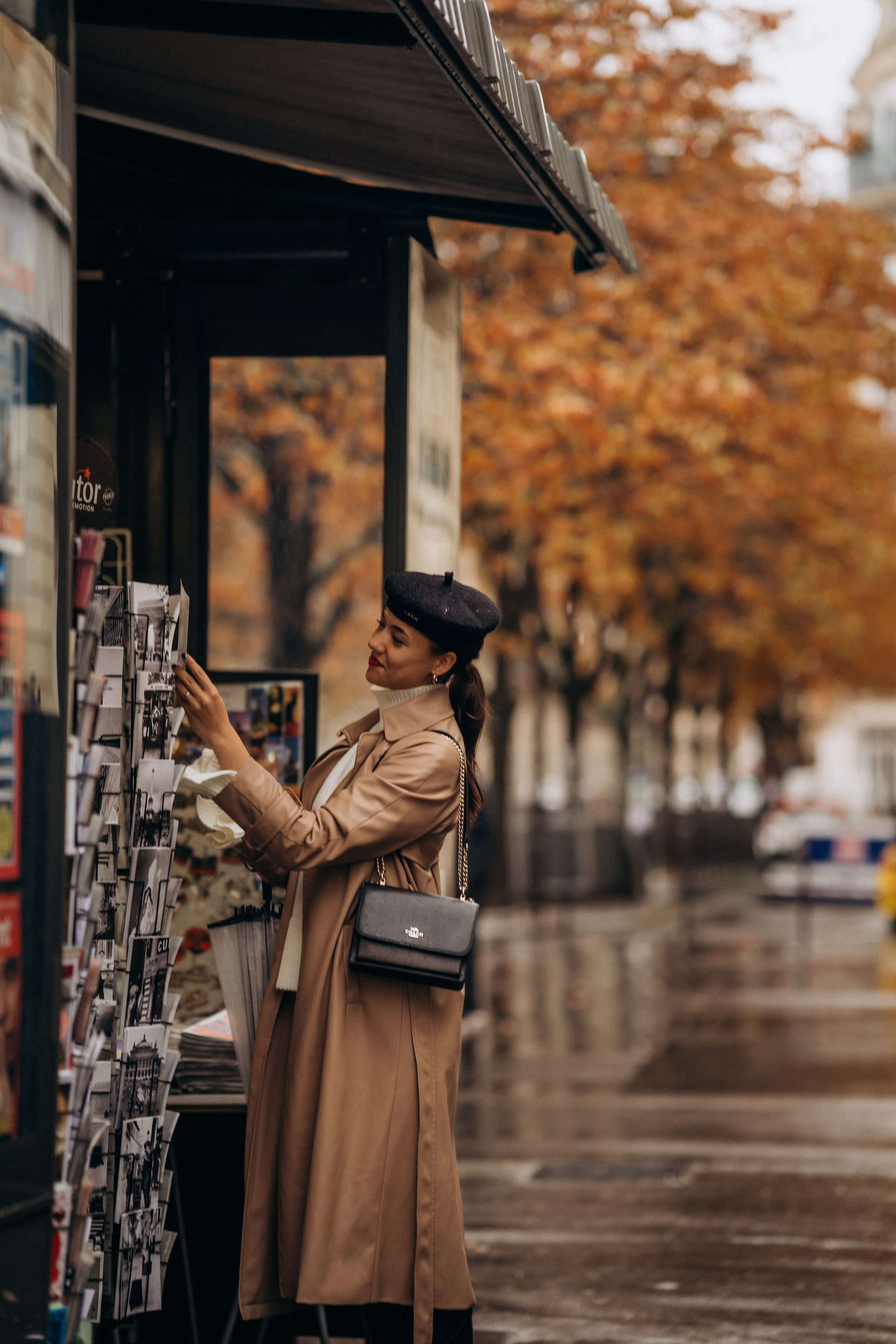 Photo shoot in Paris on a rainy day. Professional photographer in Paris — Shybitska Iryna