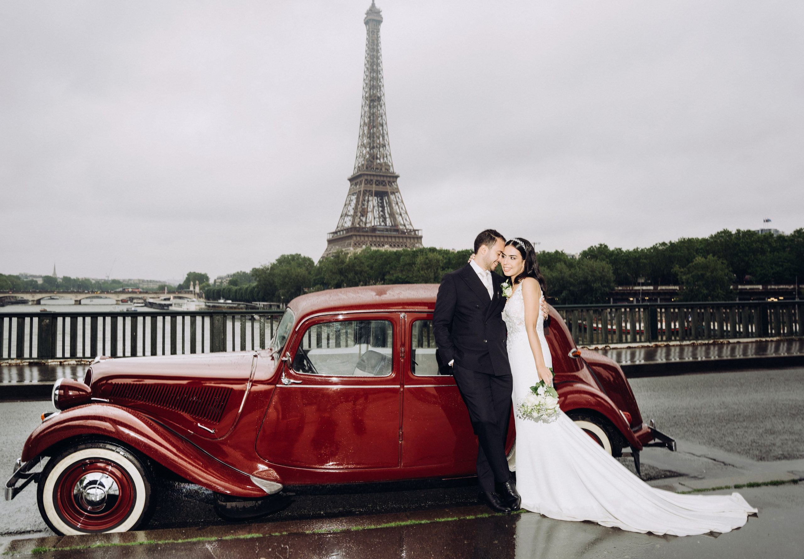 Wedding photo shoot in France_Cabriolet_Paris. Professional photographer in Paris — Shybitska Iryna