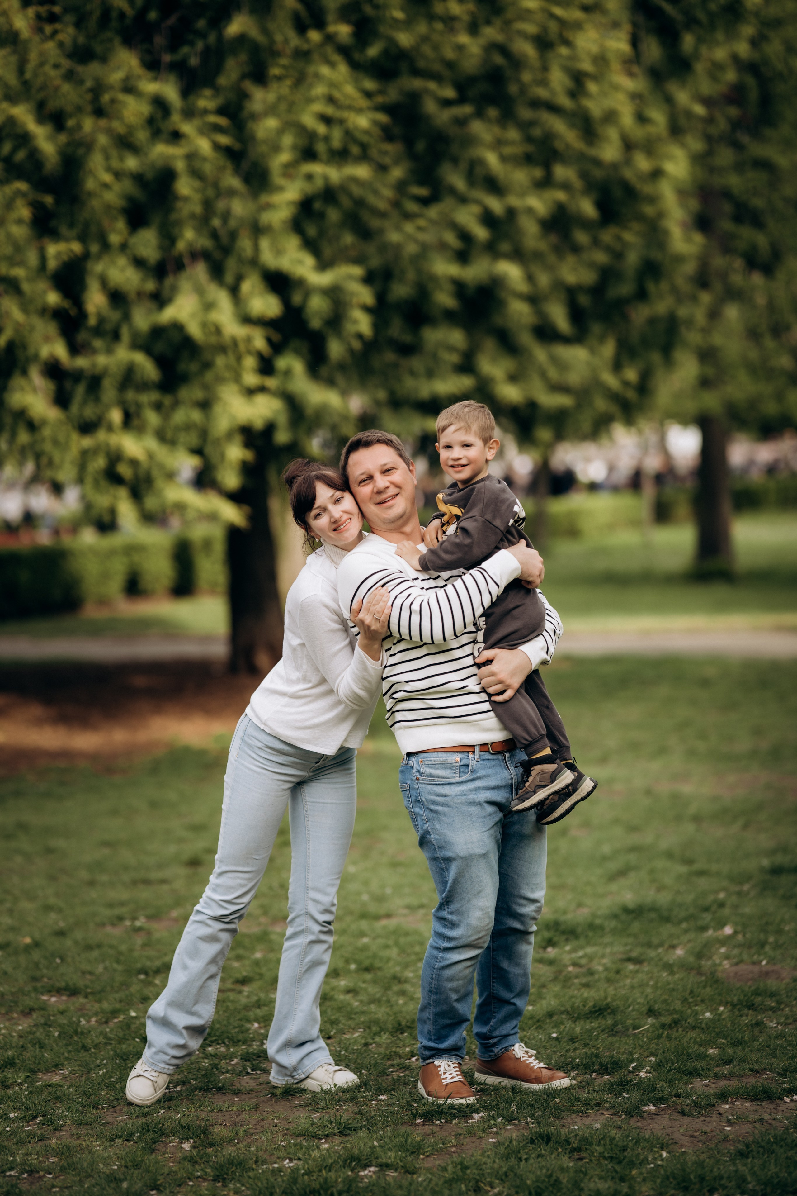 Family photo shoot. Paris. Professional photographer in Paris — Shybitska Iryna