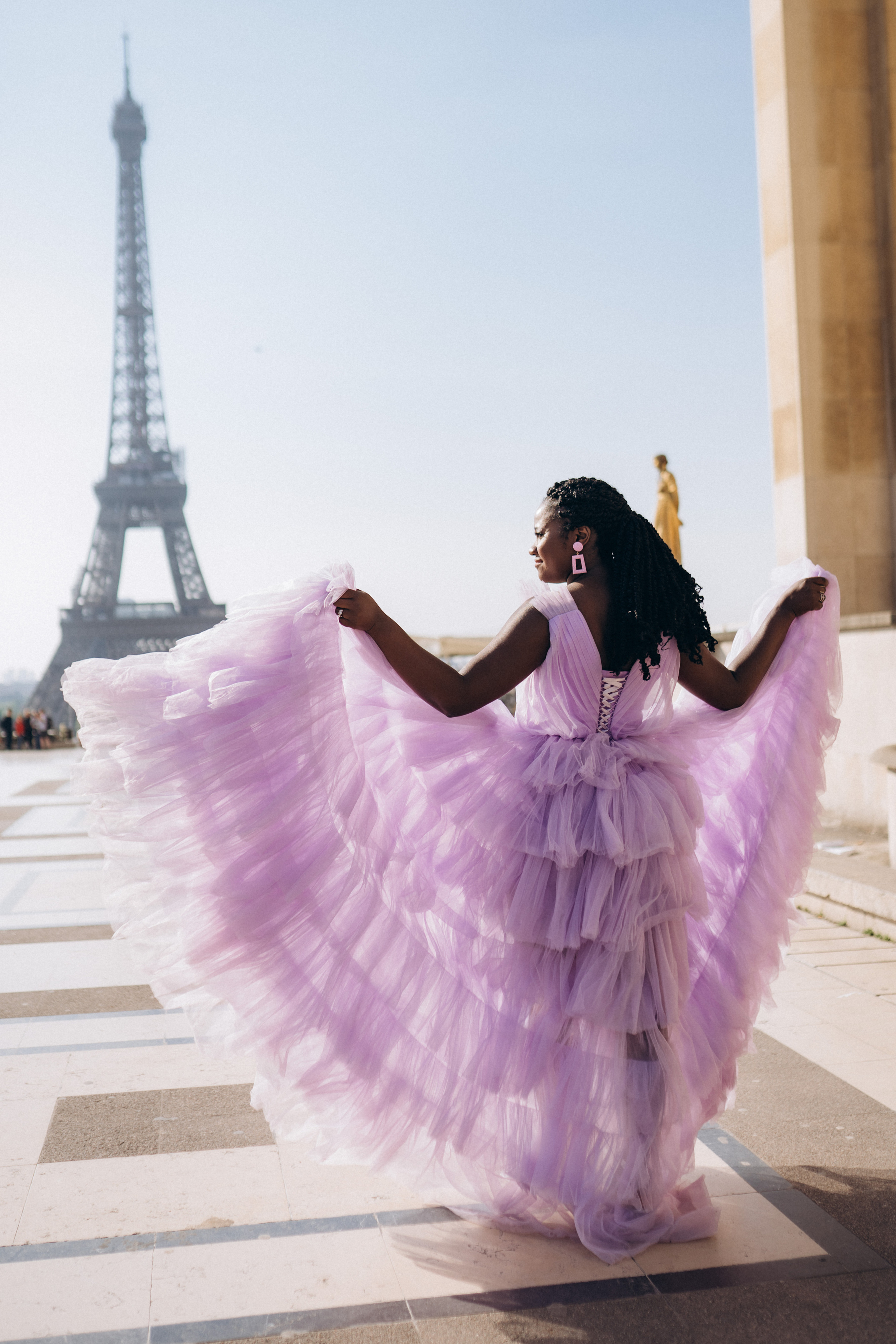 Family photo session in Paris — Louvre — Eiffel Tower. Professional photographer in Paris — Shybitska Iryna